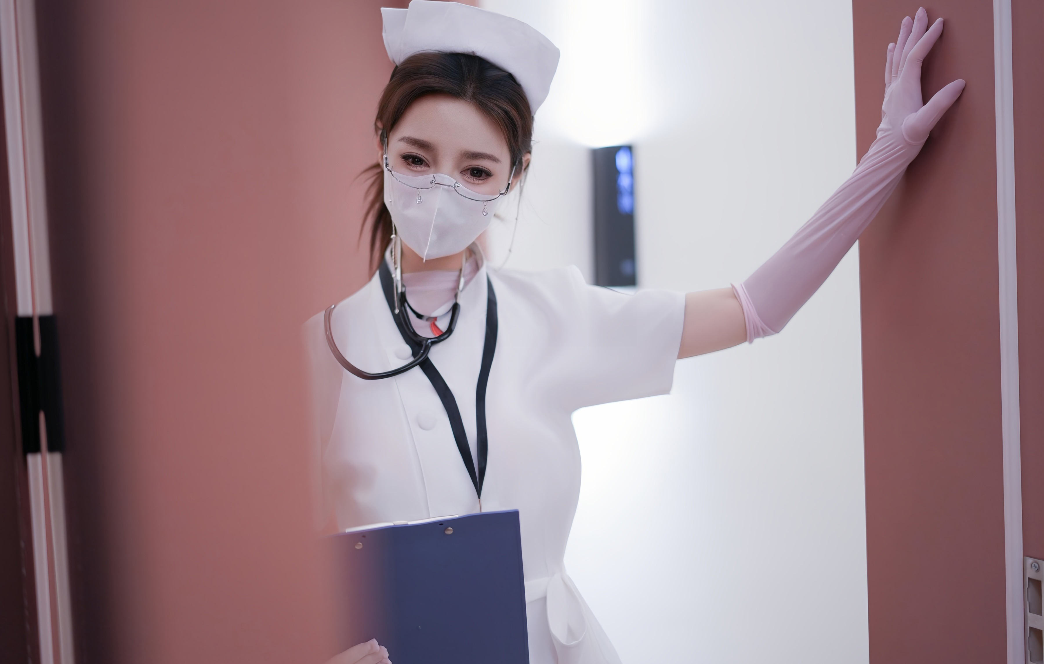 [XiuRen秀人网] 2025.12.11 No.11099 Twins-桃桃 白色护士服 白色情趣服 性感写真 [78+1P]