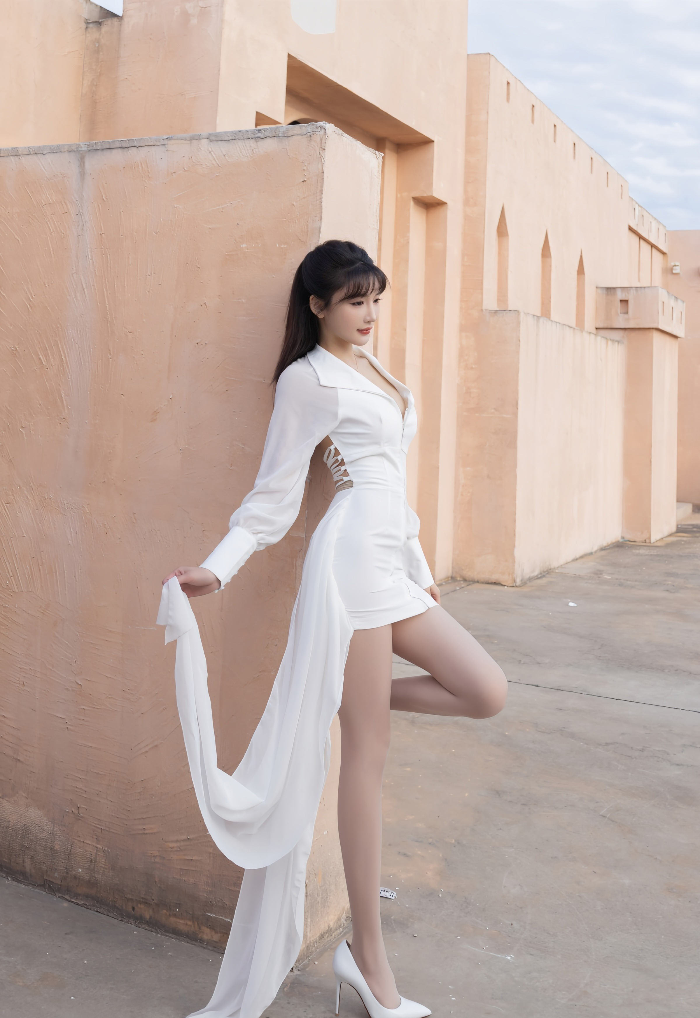 [XiuRen秀人网] 2025.12.11 No.11100 陆萱萱 白色套装 性感诱人肉色丝袜 西安旅拍写真 [80+1P]