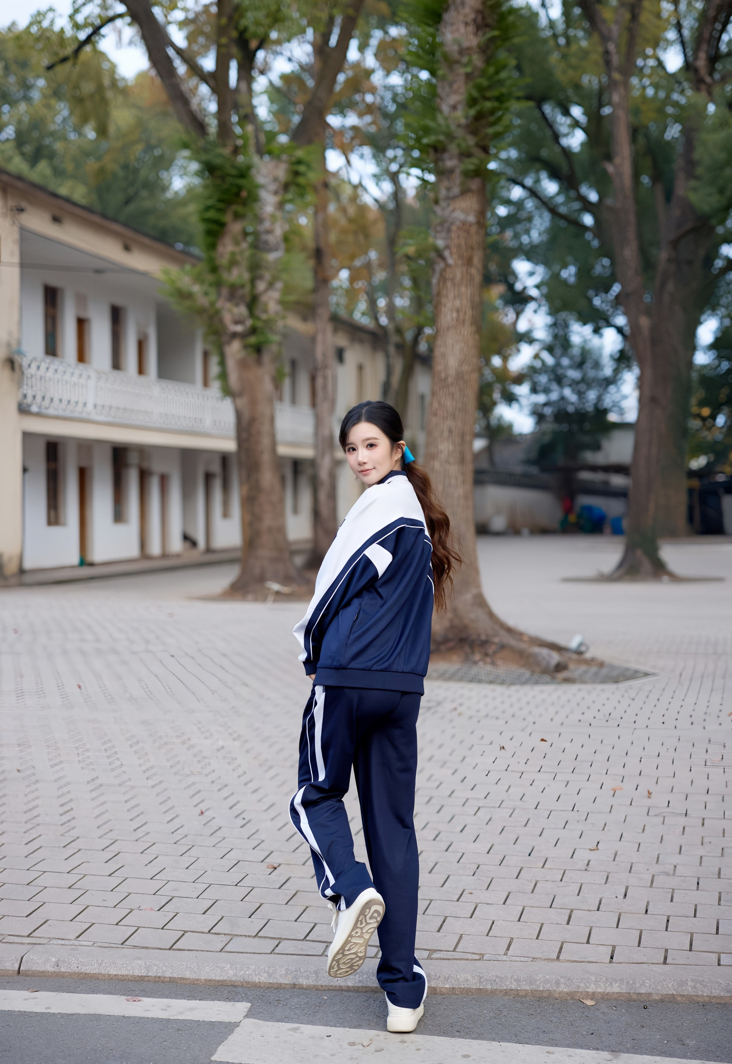 [XiuRen秀人网] 2025.12.12 No.11103 小肉肉咪 深色学生装 性感写真 [72+1P]