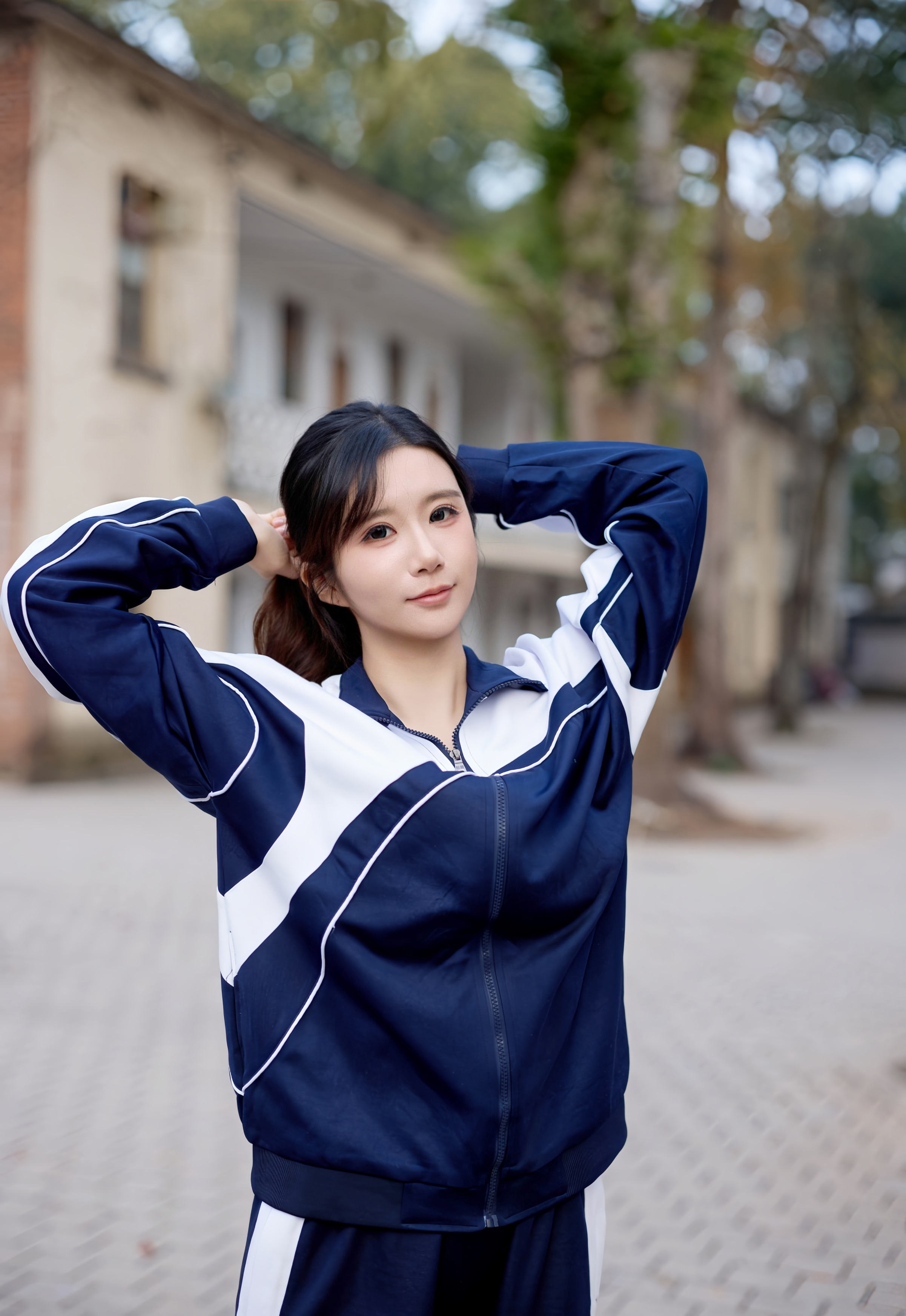 [XiuRen秀人网] 2025.12.12 No.11103 小肉肉咪 深色学生装 性感写真 [72+1P]