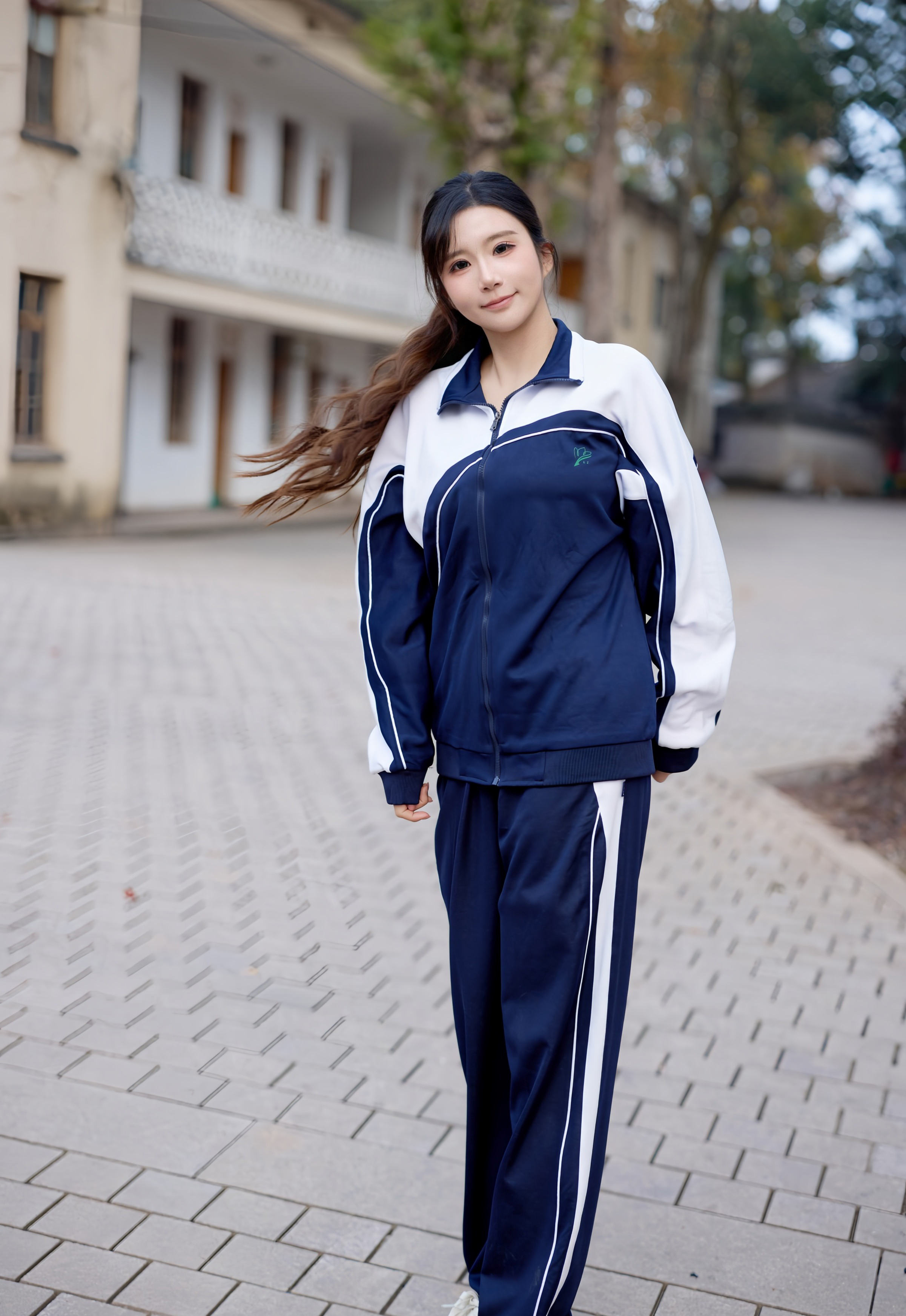 [XiuRen秀人网] 2025.12.12 No.11103 小肉肉咪 深色学生装 性感写真 [72+1P]