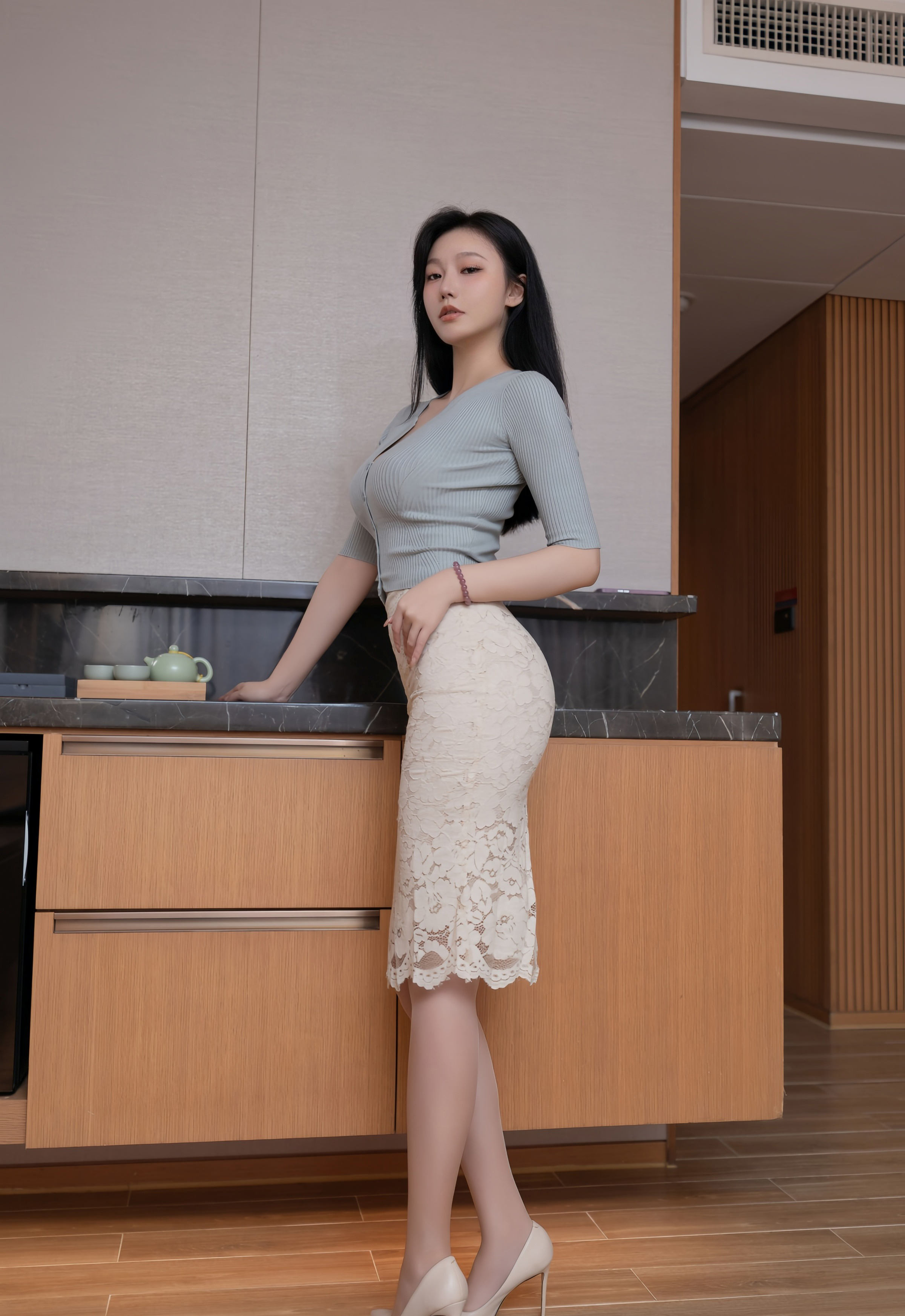 [XiuRen秀人网] 2025.12.16 No.11116 安然anran 浅色蕾丝裙 性感写真 [80+1P]