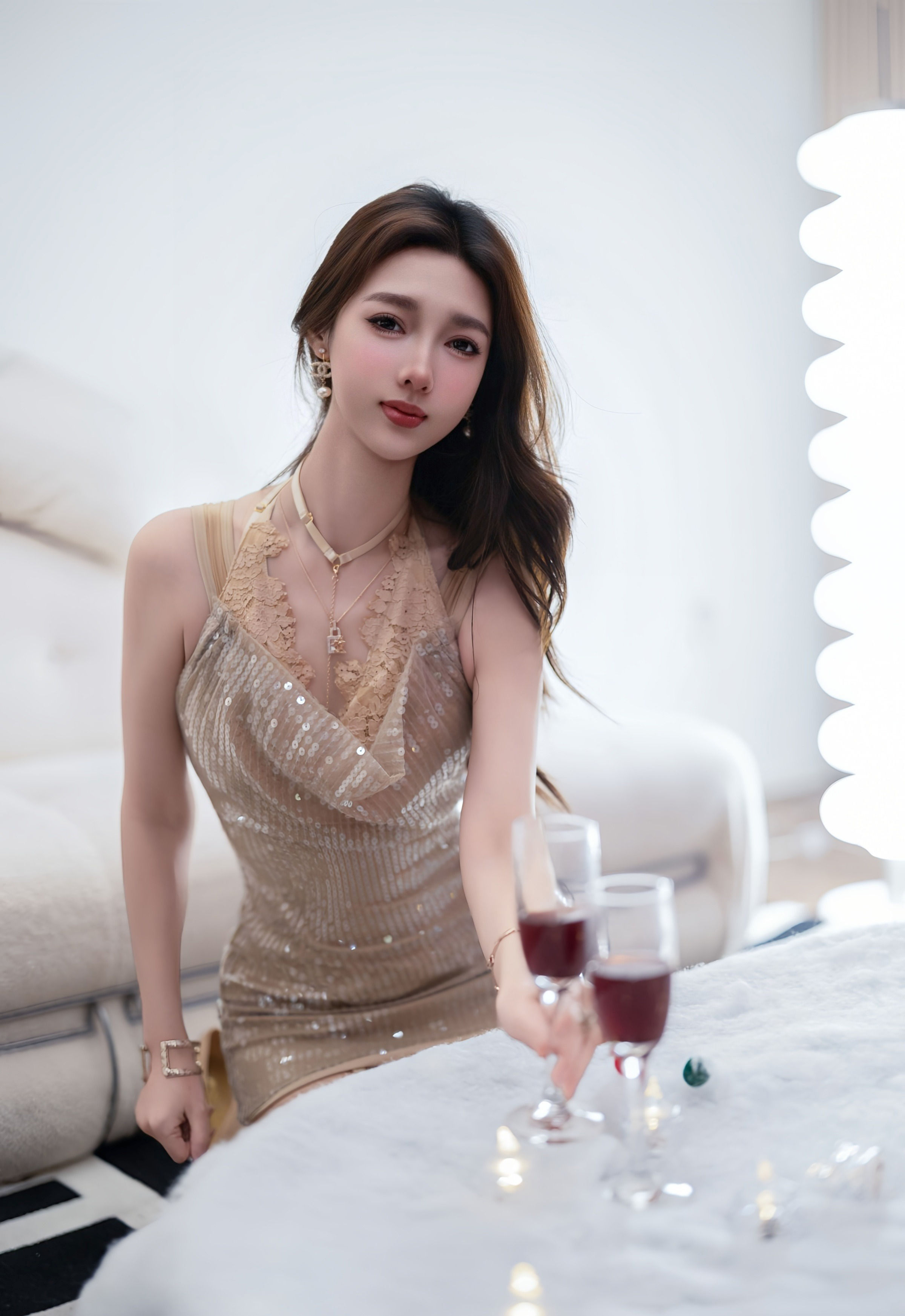 [YOUMI尤蜜荟] 2025.12.19 VOL.1191 Twins-桃桃 浅色连衣短裙 诱人肉色丝袜 性感写真 [72+1P]