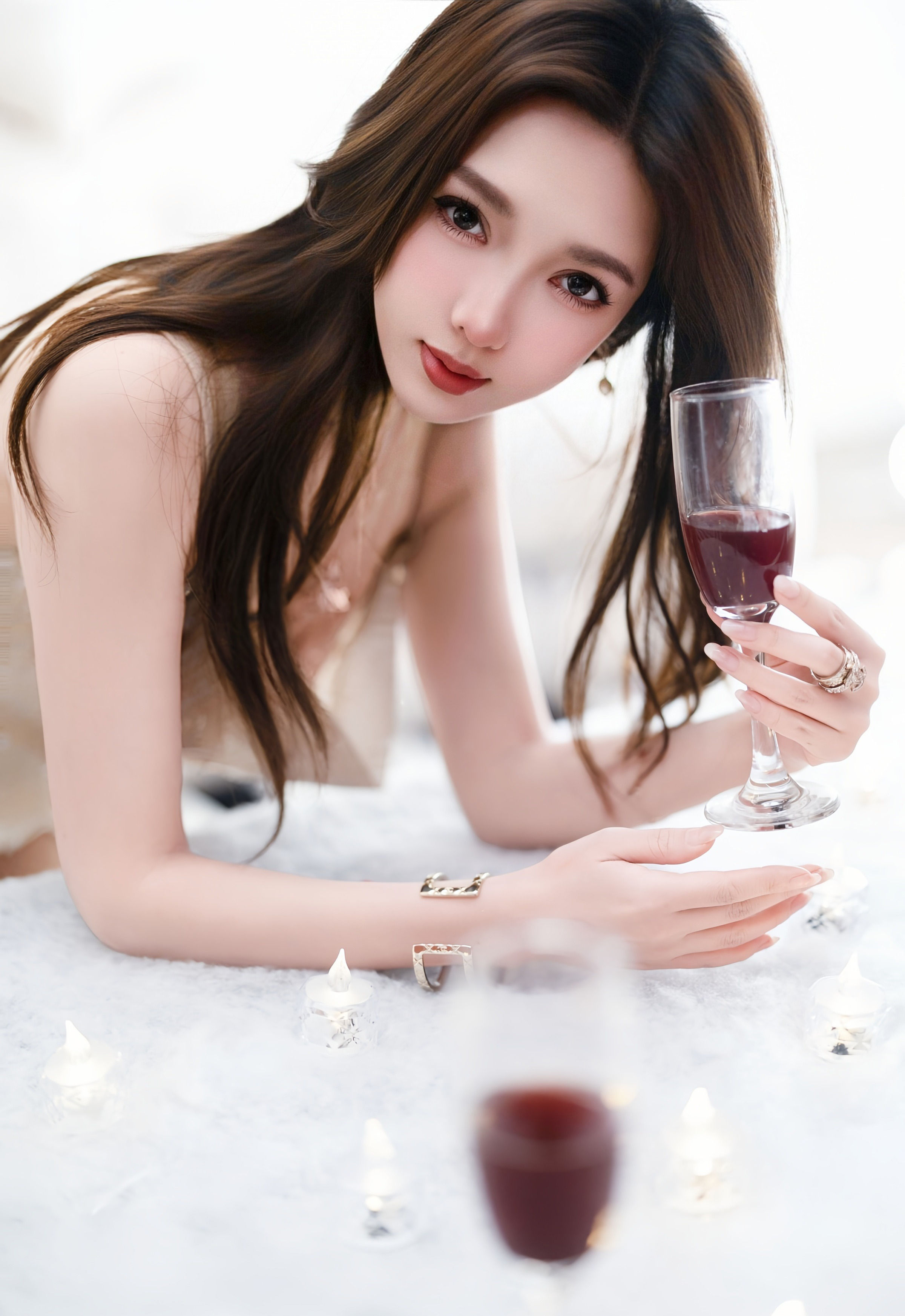 [YOUMI尤蜜荟] 2025.12.19 VOL.1191 Twins-桃桃 浅色连衣短裙 诱人肉色丝袜 性感写真 [72+1P]