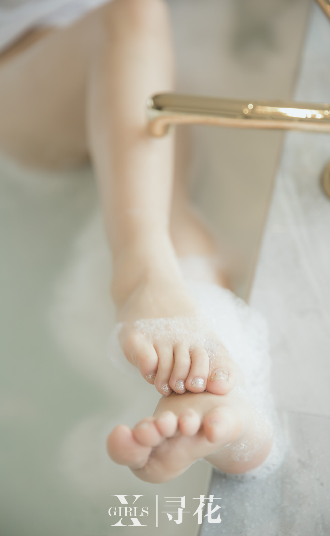 [寻花] 第8期 留学生Emily的浴室写真 [42+1P]