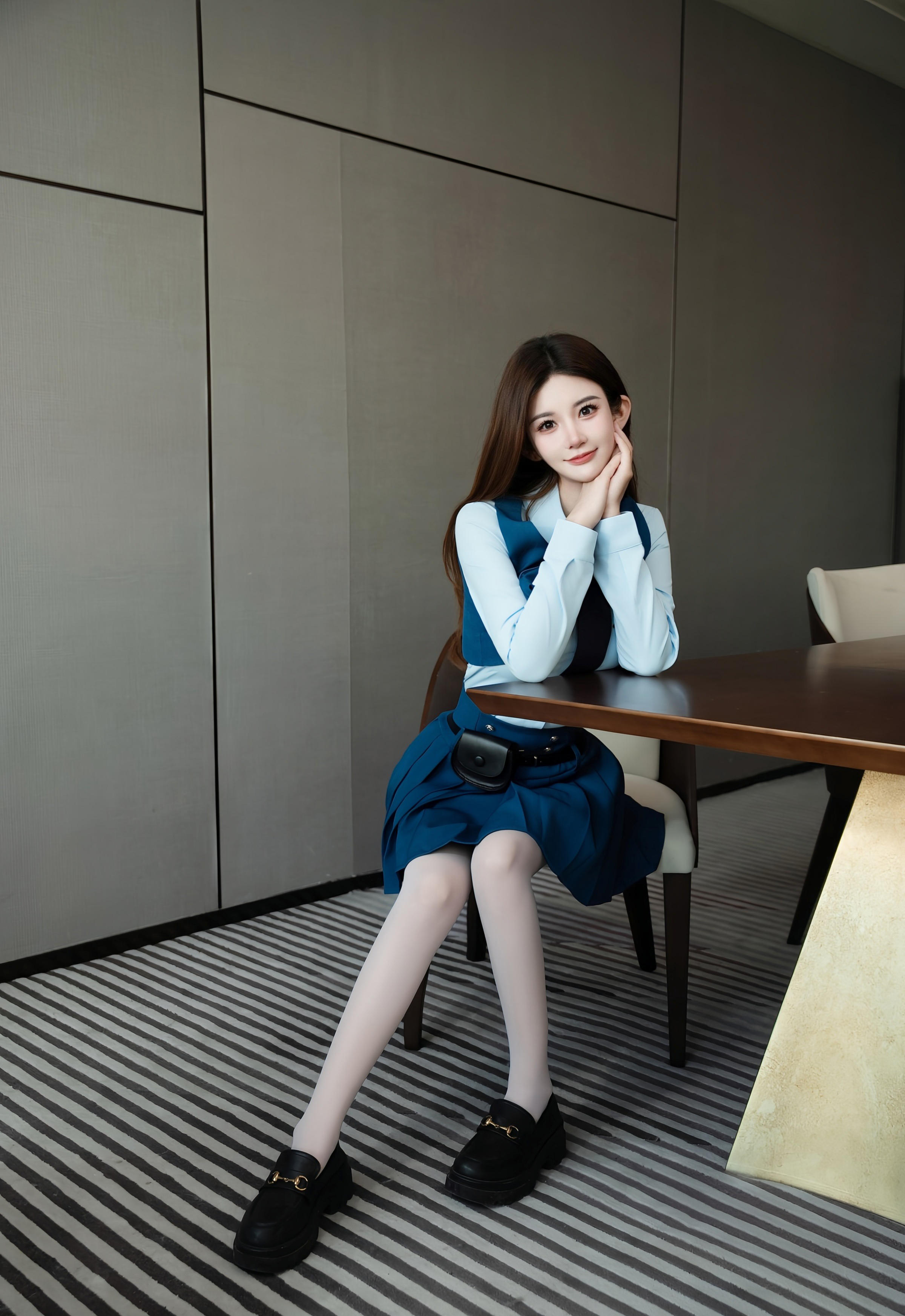 [XiuRen秀人网] 2025.12.23 No.11141 苏甜橙子 JK制服 白色丝袜 性感写真 [50+1P]