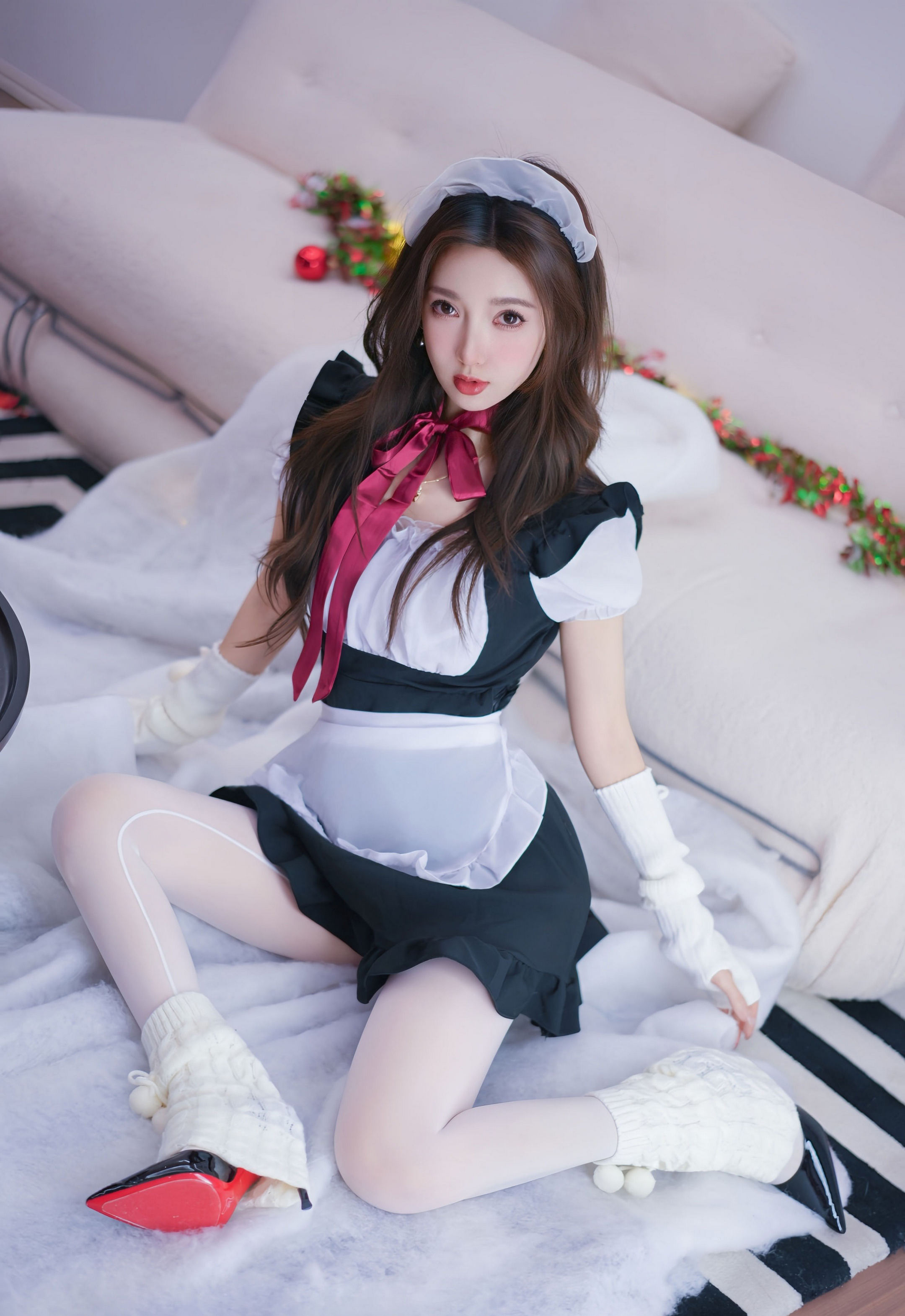 [XiuRen秀人网] 2025.12.24 No.11152 Twins-桃桃 女仆装扮 白色丝袜 性感写真 [77+1P]