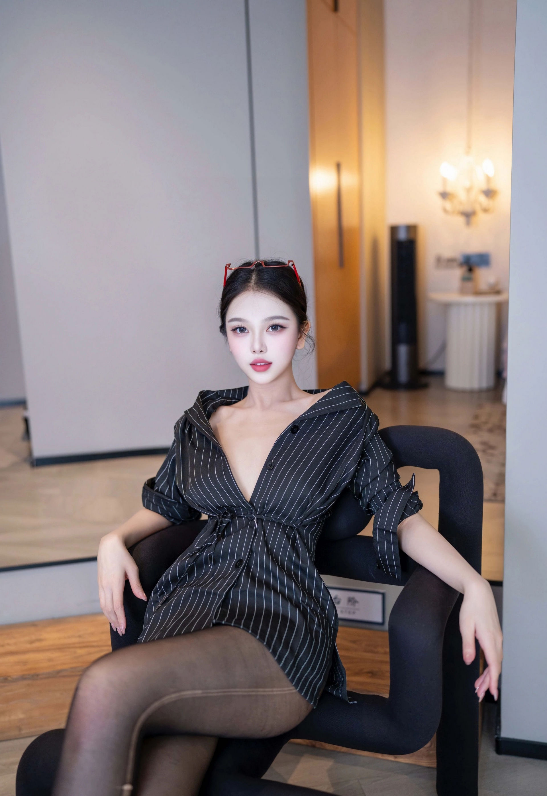 [XiuRen秀人网] 2025.12.26 No.11160 诺诺子 新人首套写真 黑色衬衫 性感魅惑黑丝 [76+1P]