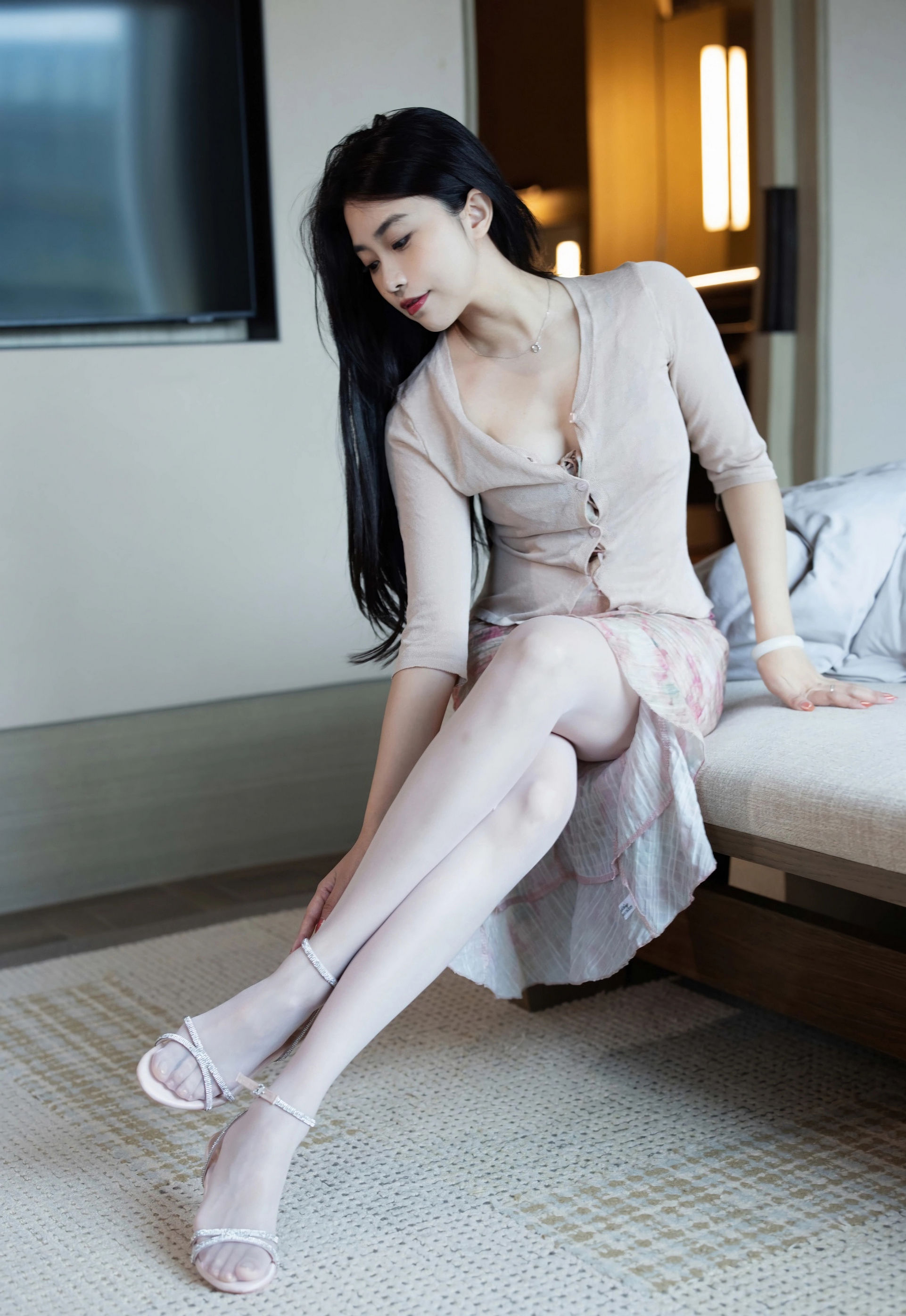 [IMISS爱蜜社] 2026.01.04 VOL.804 许诺Sabrina 诱人白色丝袜 性感写真 [55+1P]