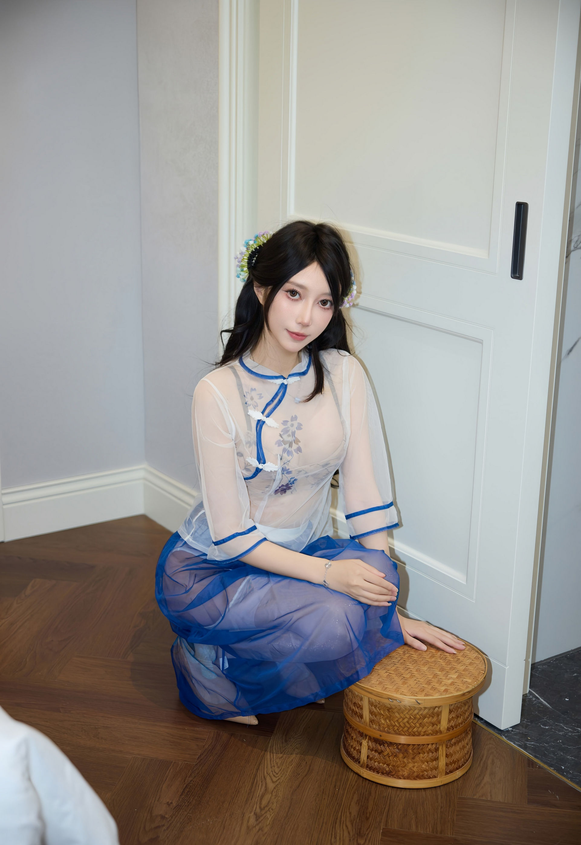 [XiuRen秀人网] 2026.01.05 No.11194 玥儿玥er 浅色连衣裙 性感白色丝袜 江浙沪旅拍写真 [66+1P]