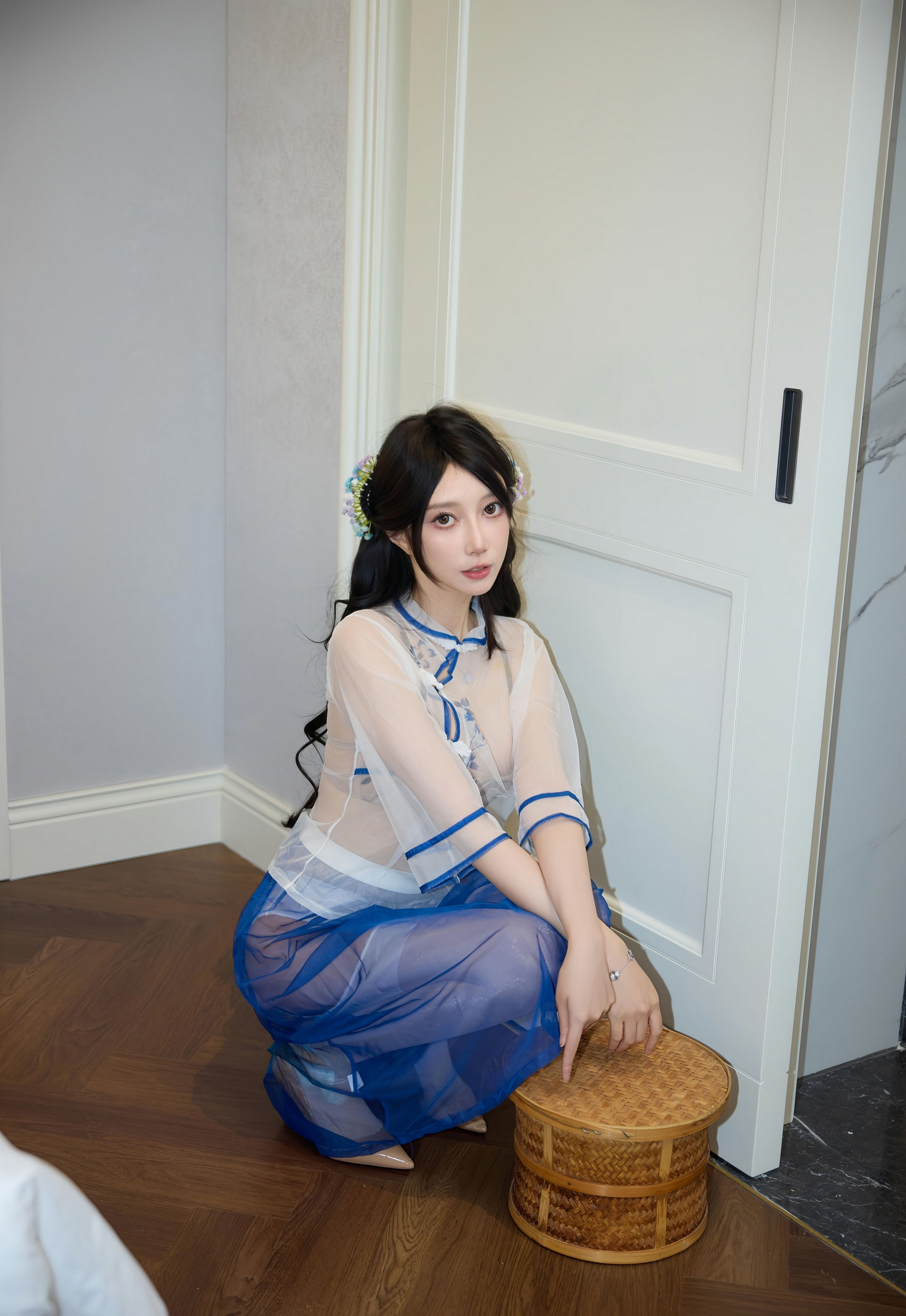 [XiuRen秀人网] 2026.01.05 No.11194 玥儿玥er 浅色连衣裙 性感白色丝袜 江浙沪旅拍写真 [66+1P]