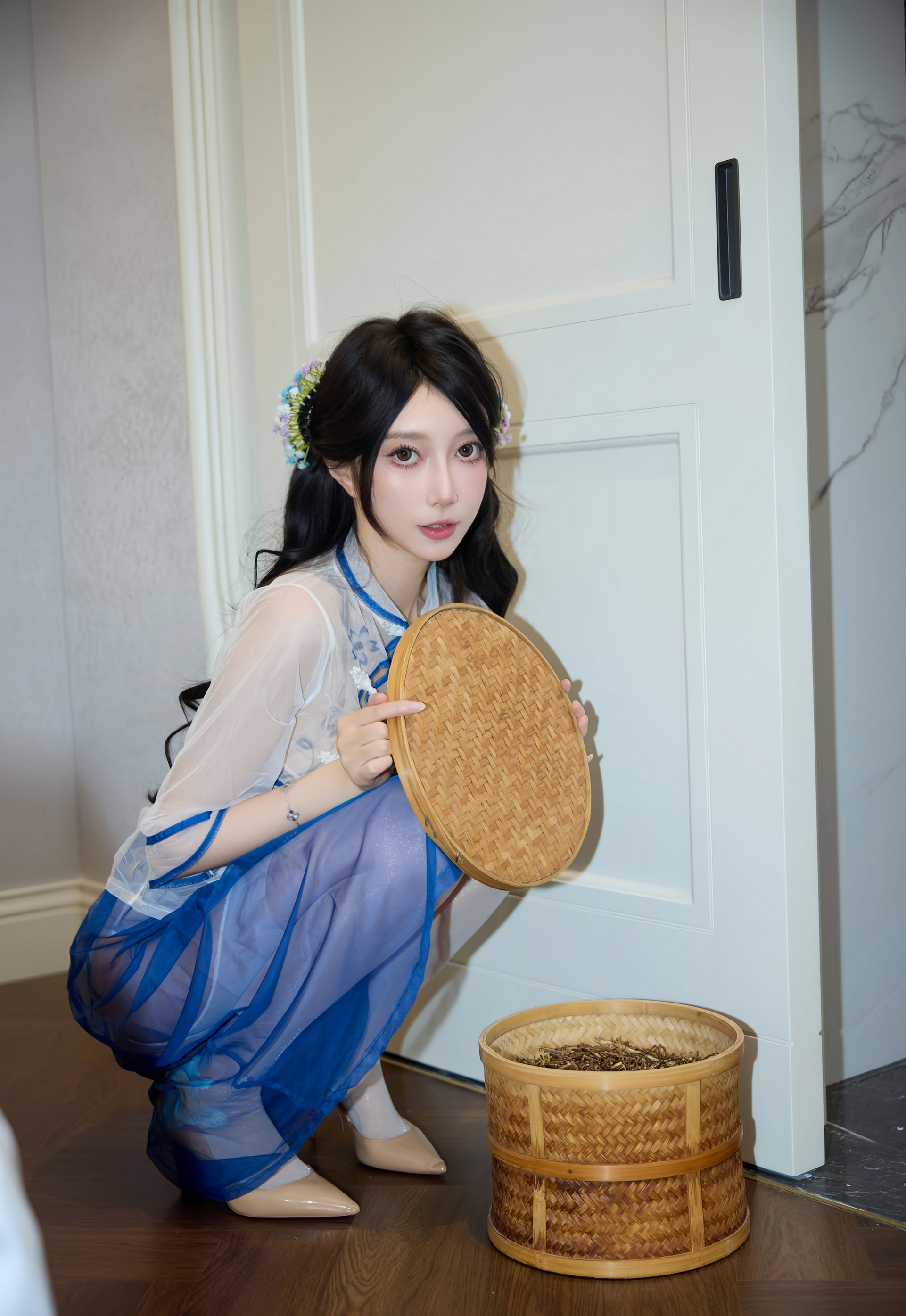 [XiuRen秀人网] 2026.01.05 No.11194 玥儿玥er 浅色连衣裙 性感白色丝袜 江浙沪旅拍写真 [66+1P]