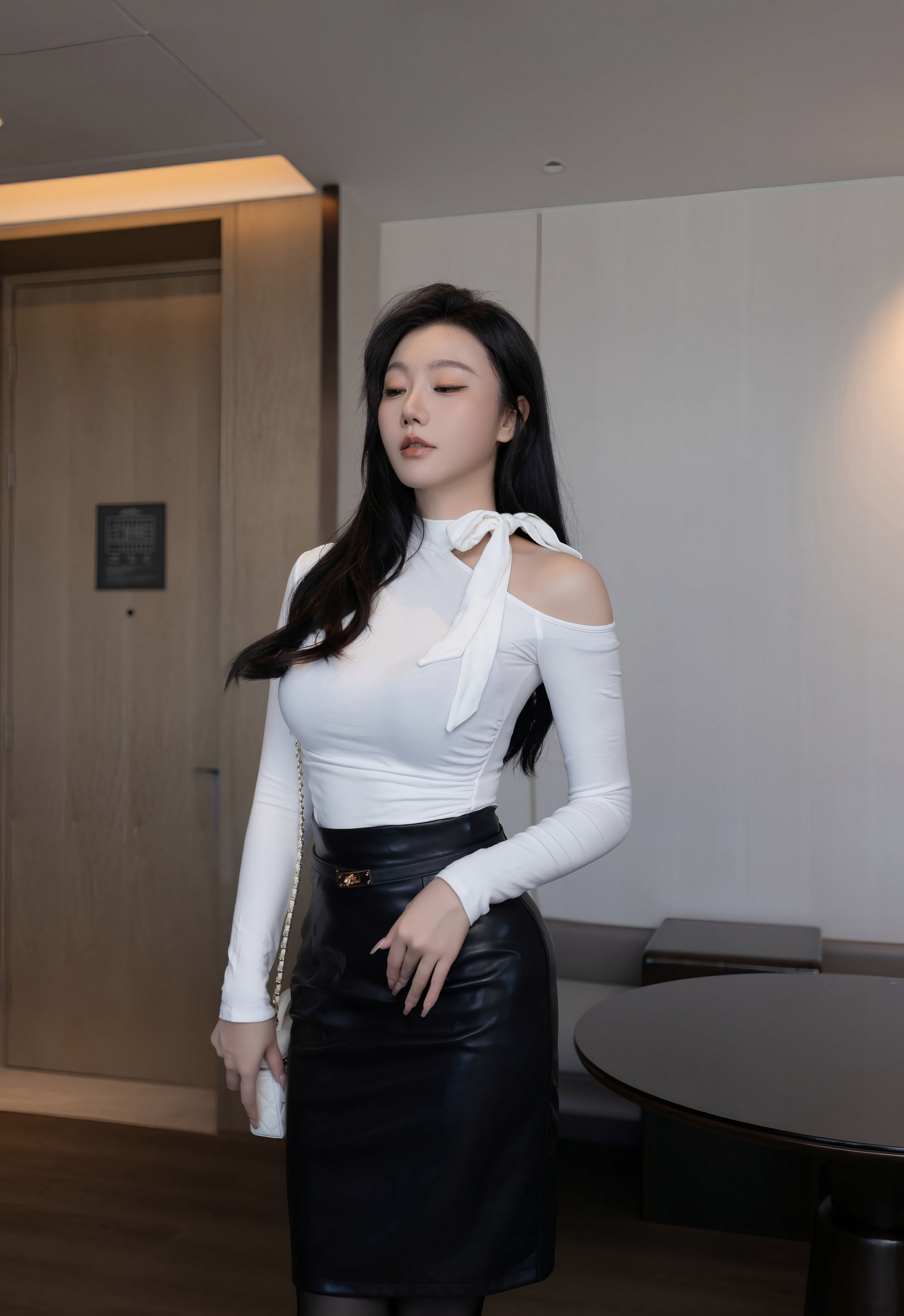 [XiuRen秀人网] 2026.01.06 No.11201 安然anran 黑色皮裙 魅惑黑丝 性感写真 [76+1P]