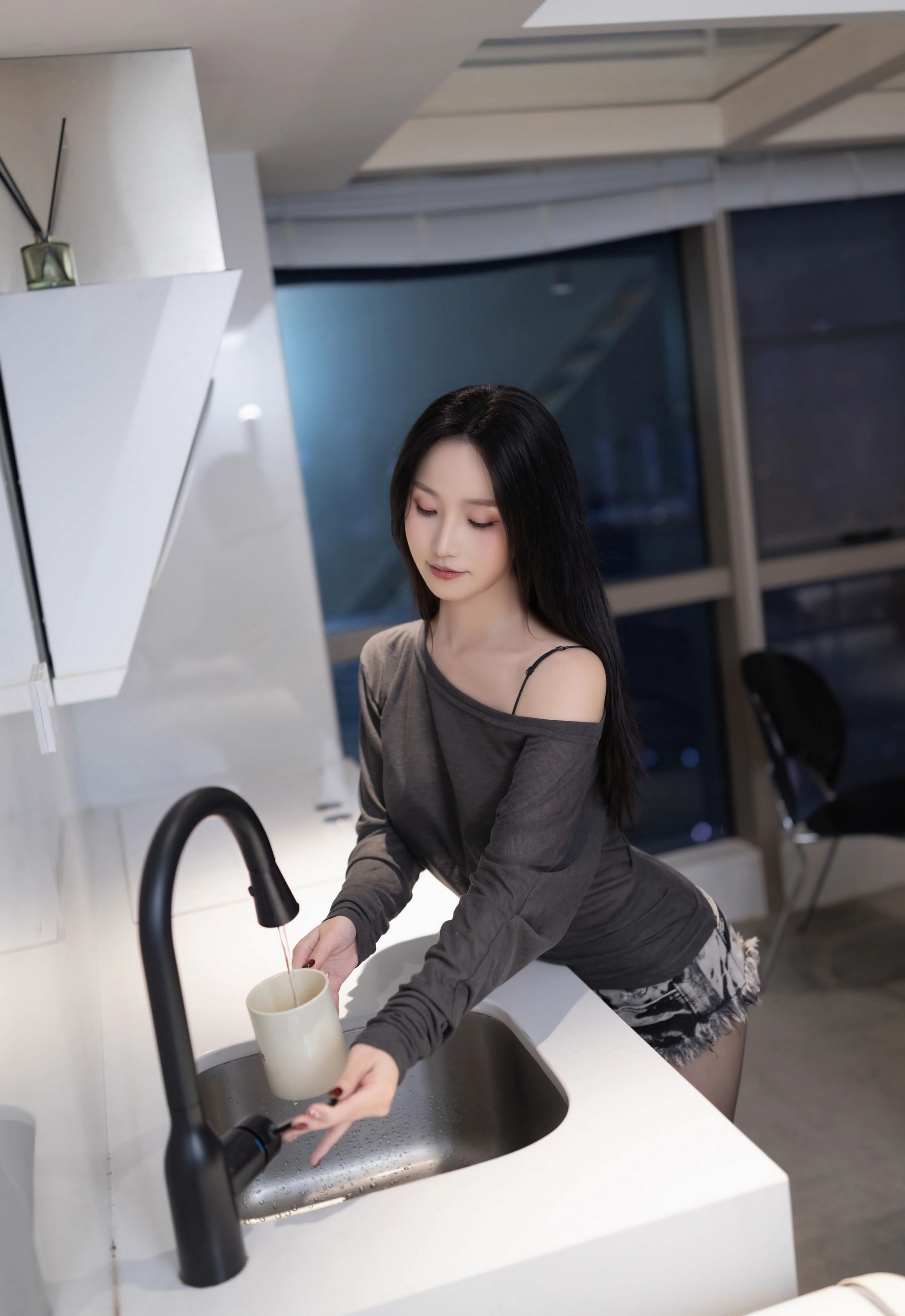 [XiuRen秀人网] 2026.01.07 No.11202 杏子Yada 黑色情趣内衣 性感写真 [76+1P]