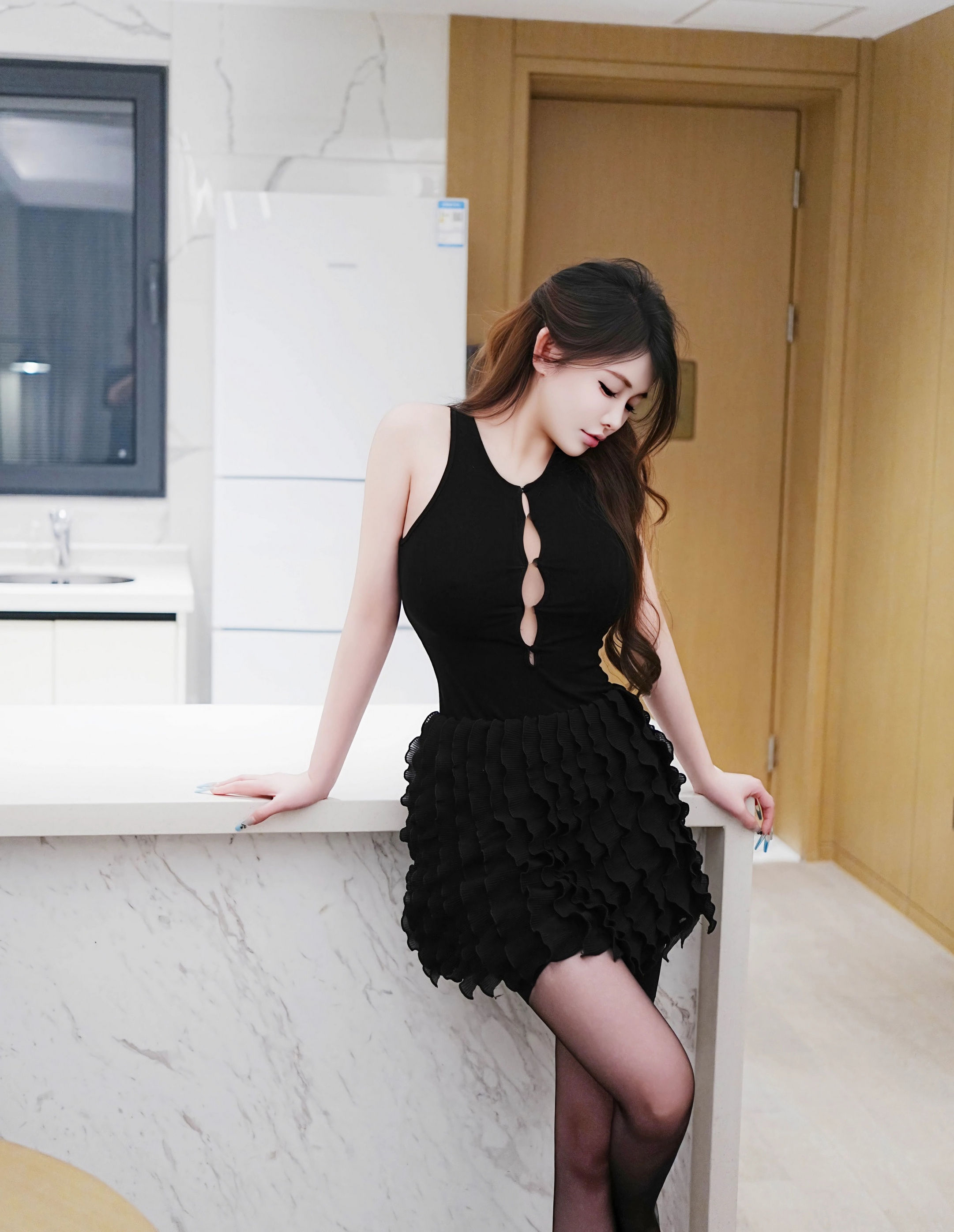 [XiuRen秀人网] 2026.01.07 No.11204 甜妮 黑色短裙 魅惑黑丝 性感写真 [74+1P]