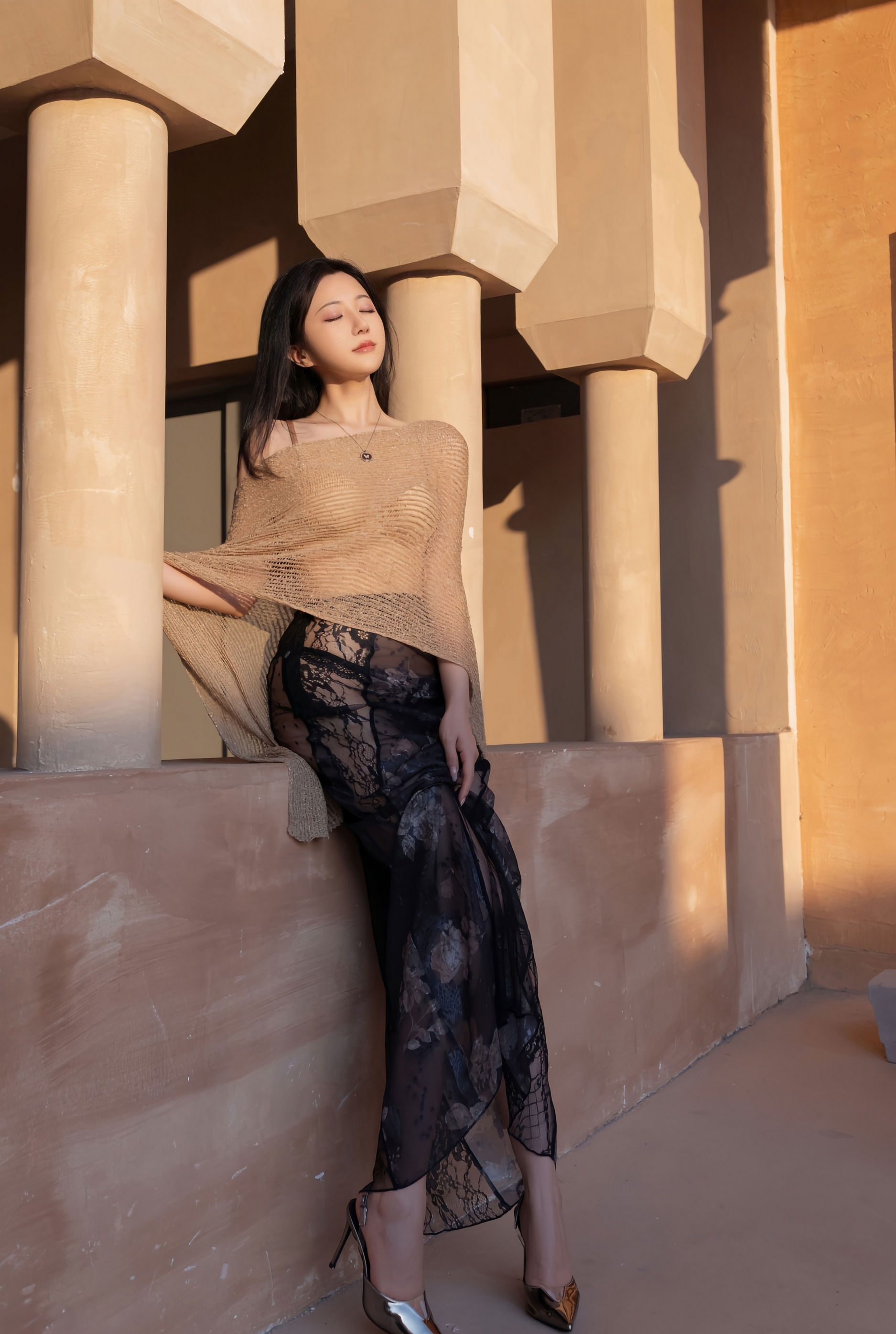 [XiuRen秀人网] 2026.01.09 No.11217 鱼子酱Fish 黑色蕾丝裙 性感黑色情趣内衣 珠海旅拍写真 [81+1P]