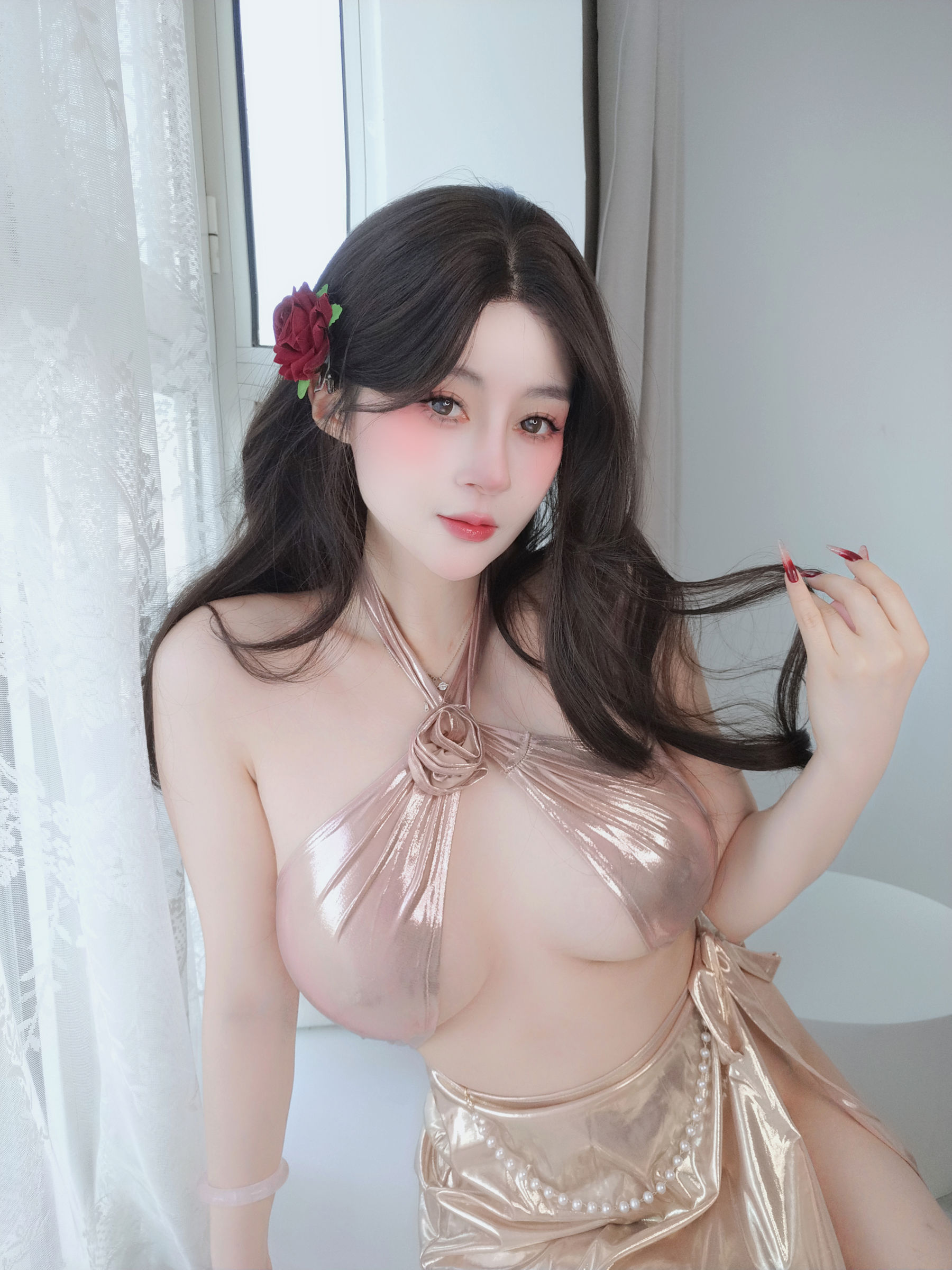 [COSPLAY] Coser小姐姐白银 – 金色连衣裙