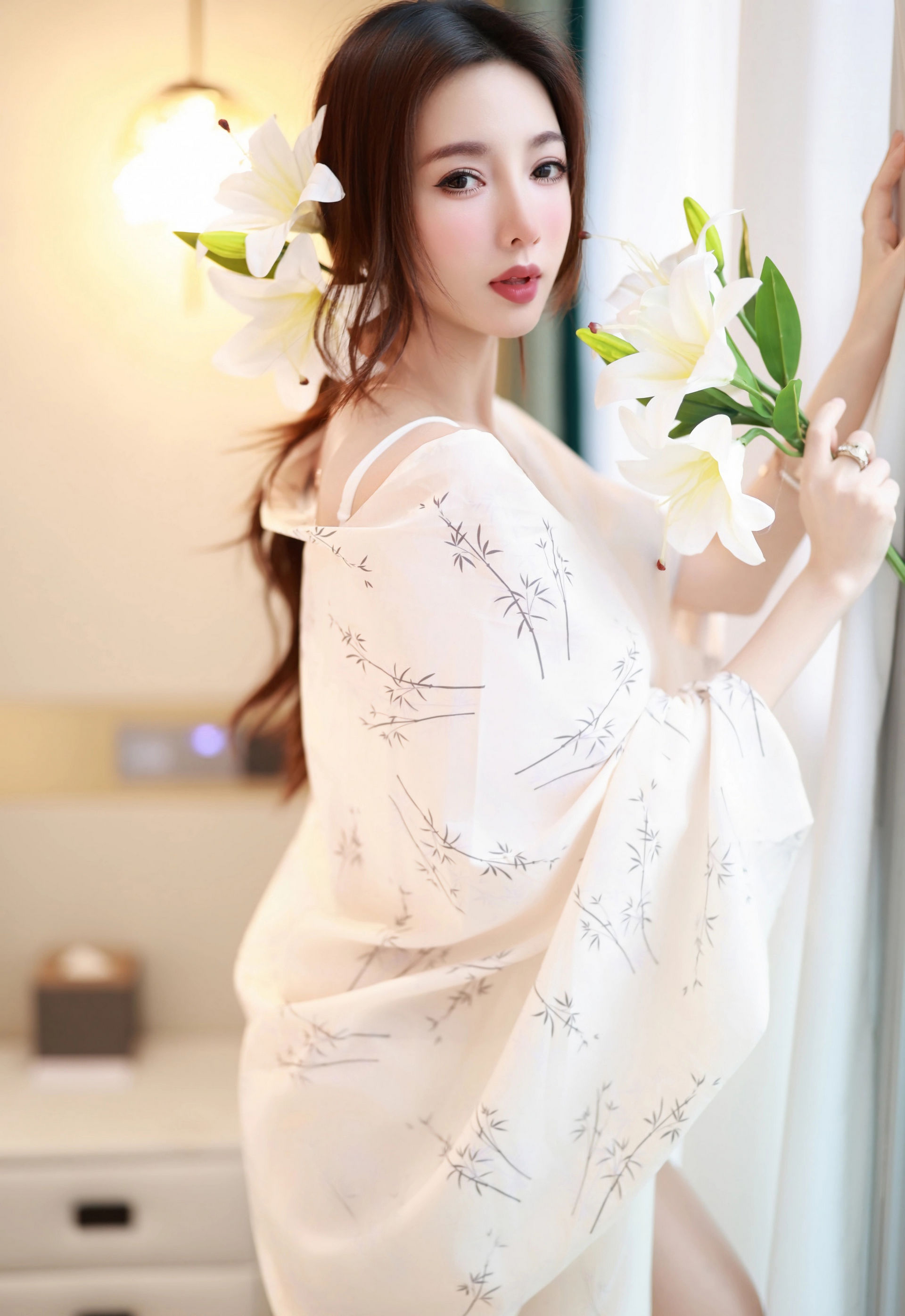 [YOUMI尤蜜荟] 2026.01.22 VOL.1201 Twins-桃桃 白色蕾丝内衣 诱人肉色丝袜 性感写真 [64+1P]