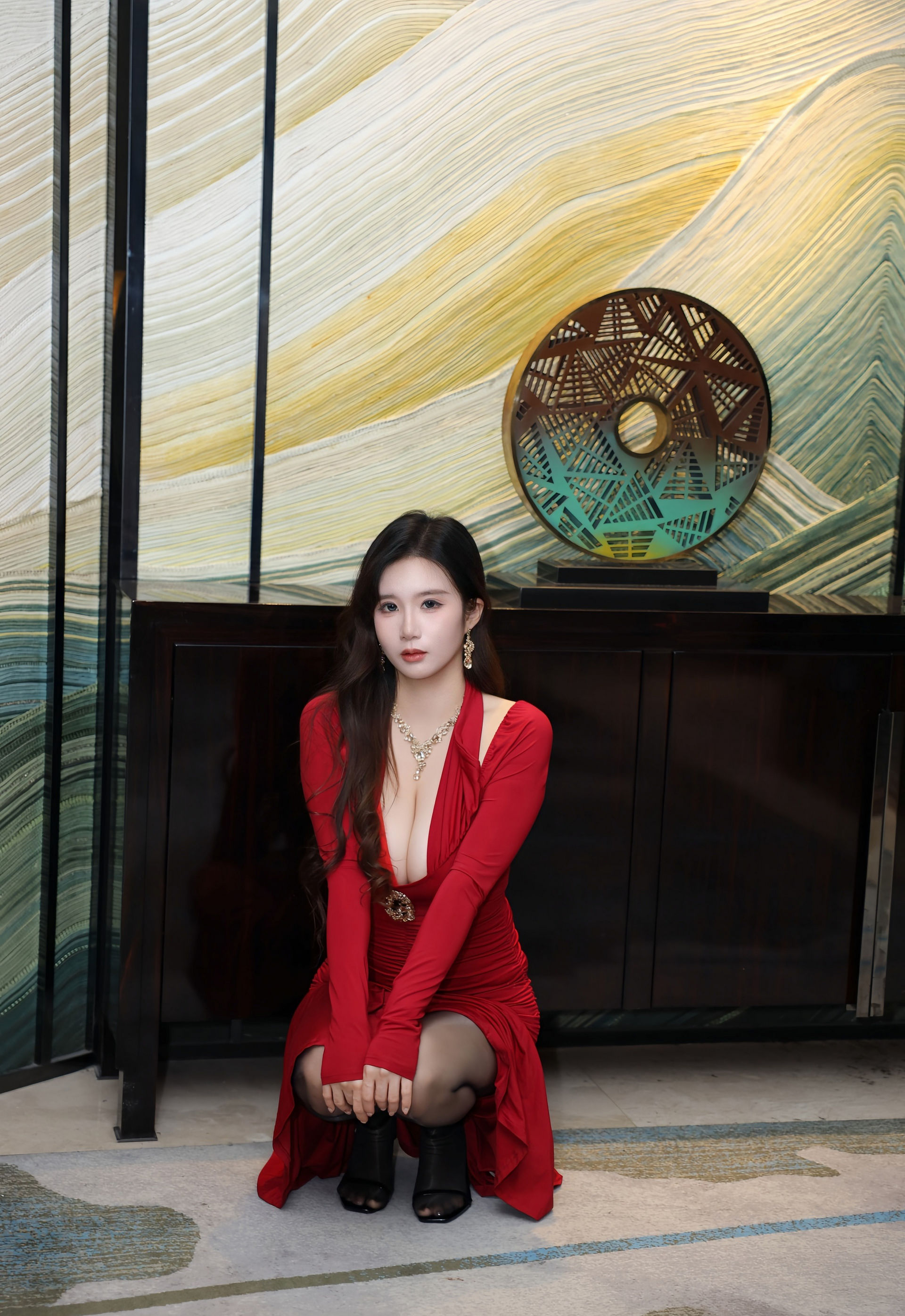 [XiuRen秀人网] 2026.01.23 No.11271 小肉肉咪 性感红色连衣裙 魅惑黑丝 江浙沪旅拍写真 [70+1P]