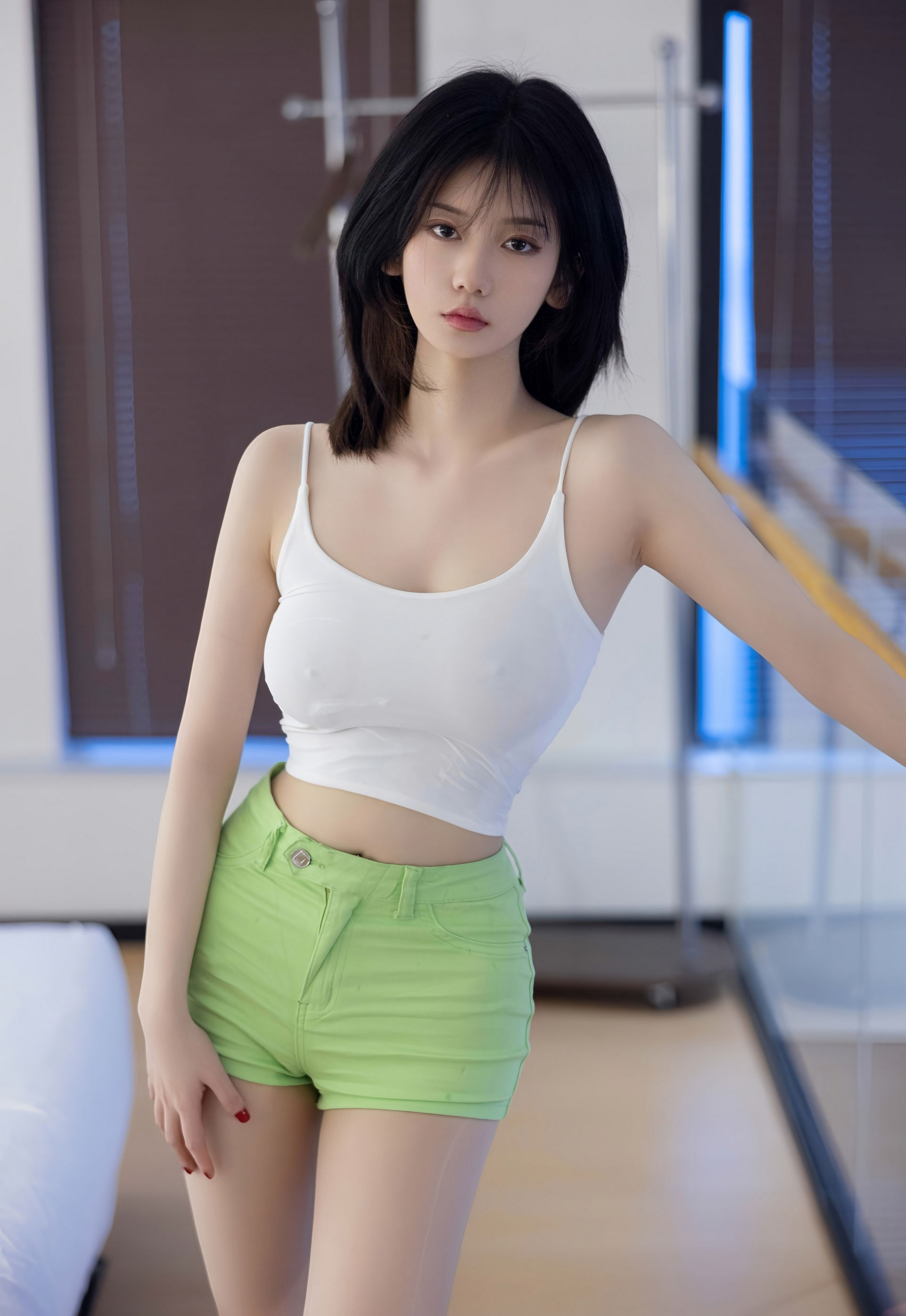 [XiuRen秀人网] 2026.01.23 No.11273 凌七七 浅绿色连衣短裤 灰色丝袜 性感写真 [85+1P]