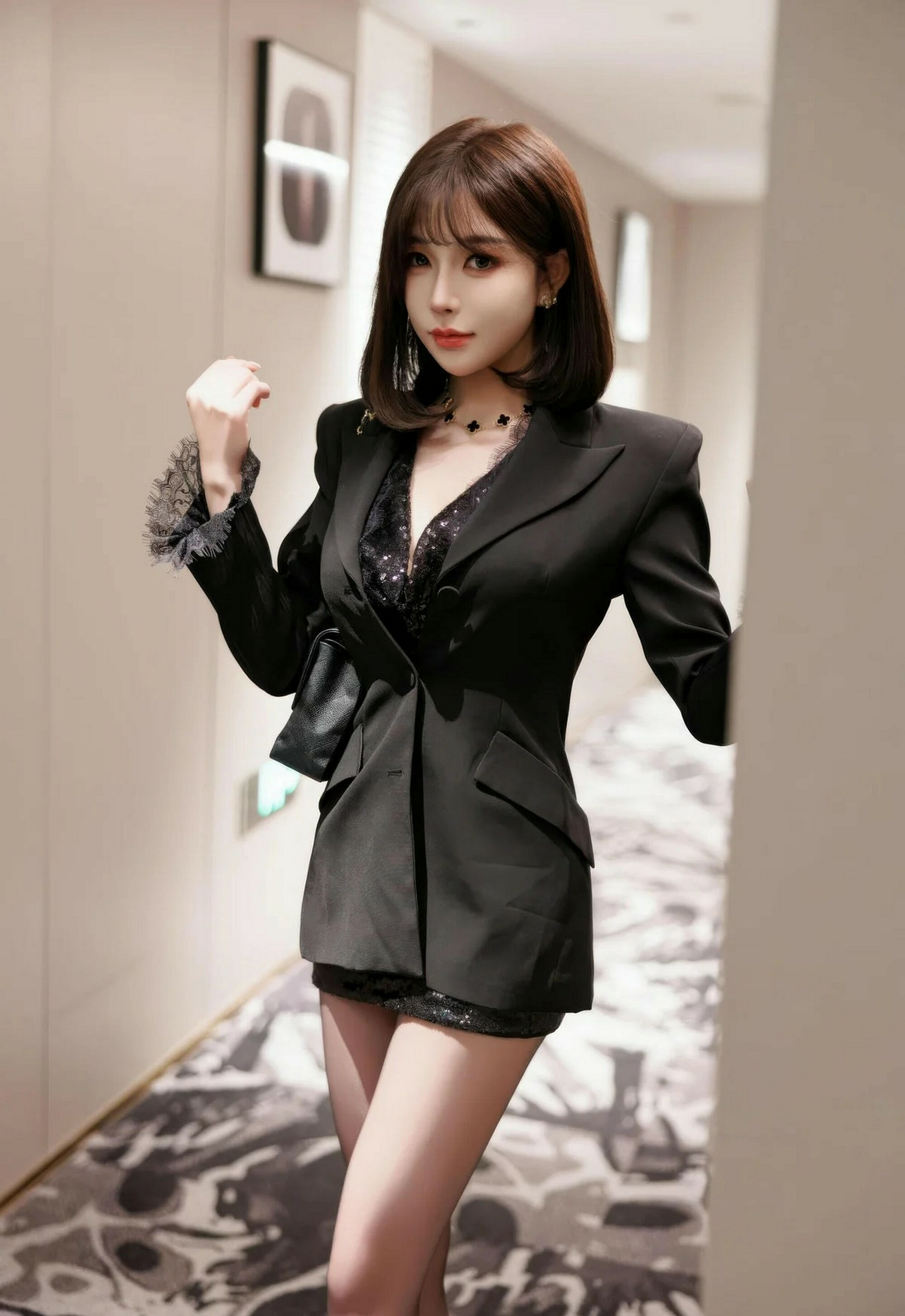 [XiuRen秀人网] 2026.01.27 No.11281 莉芝荔枝 黑色西服 魅惑黑丝 性感写真 [100+1P]