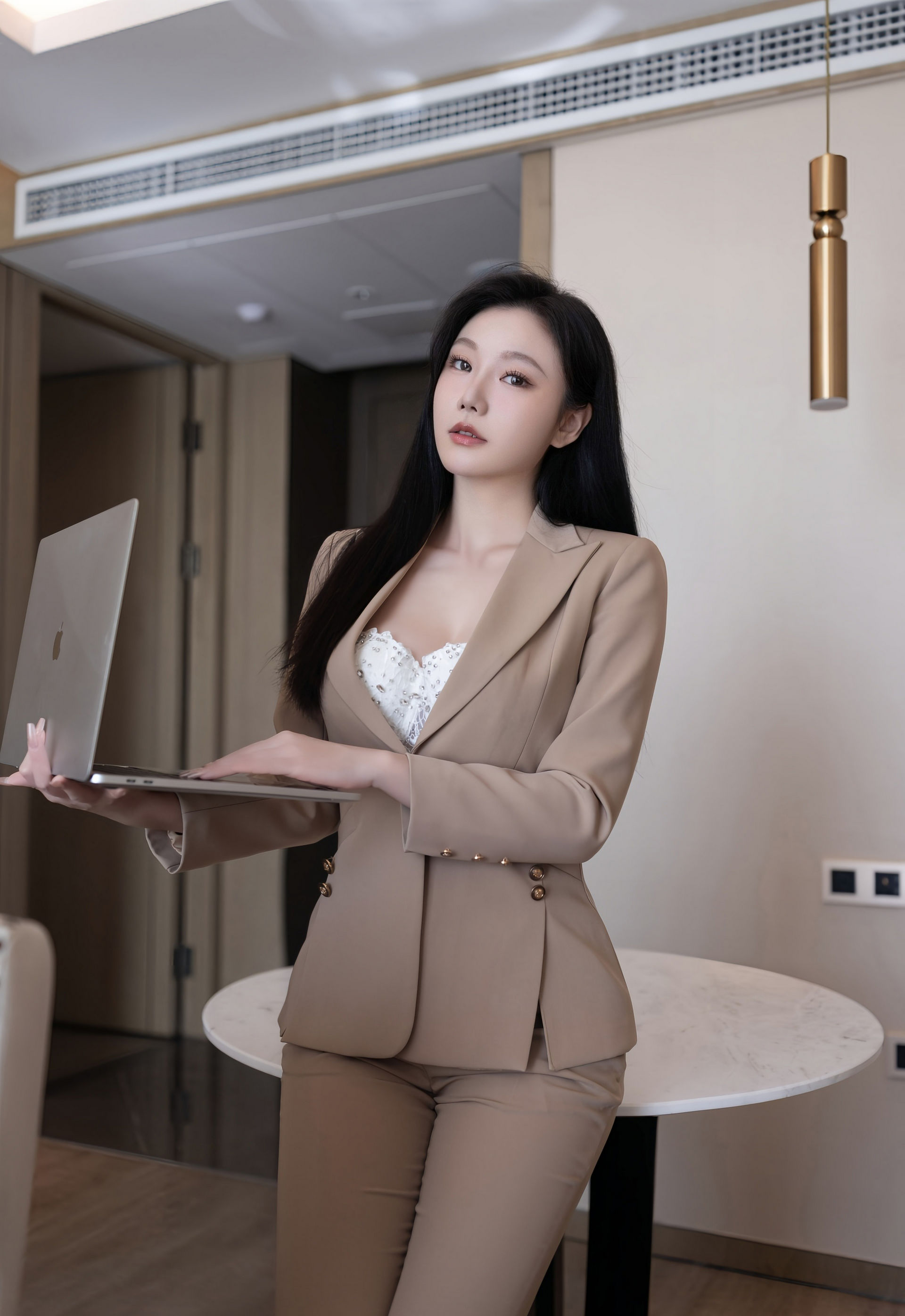 [XiuRen秀人网] 2026.01.27 No.11282 安然anran 米色西服 诱人肉色丝袜 性感写真 [72+1P]