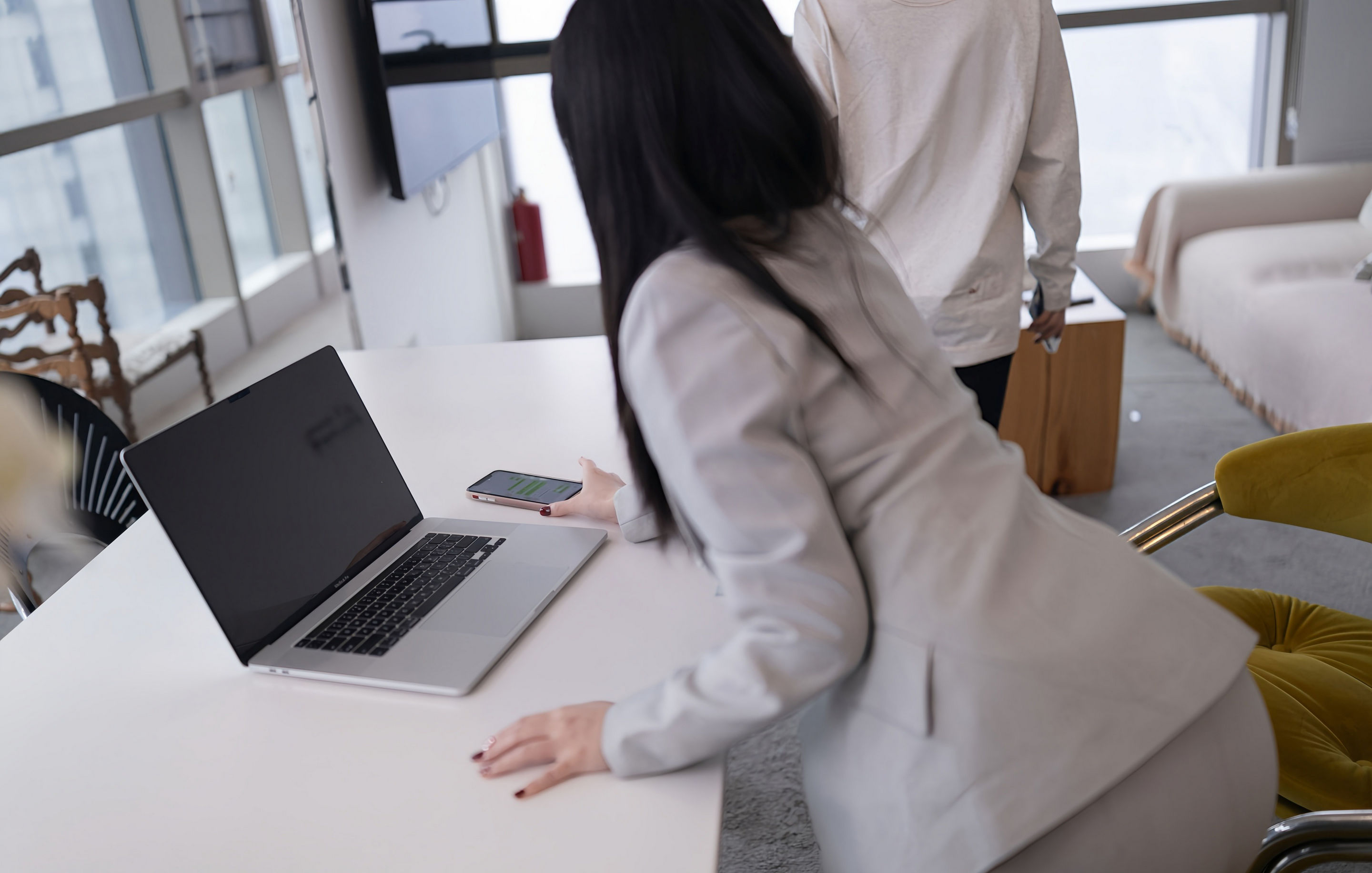 [XiuRen秀人网] 2026.01.28 No.11285 杏子Yada 灰色OL服饰 灰色丝袜 性感写真 [81+1P]