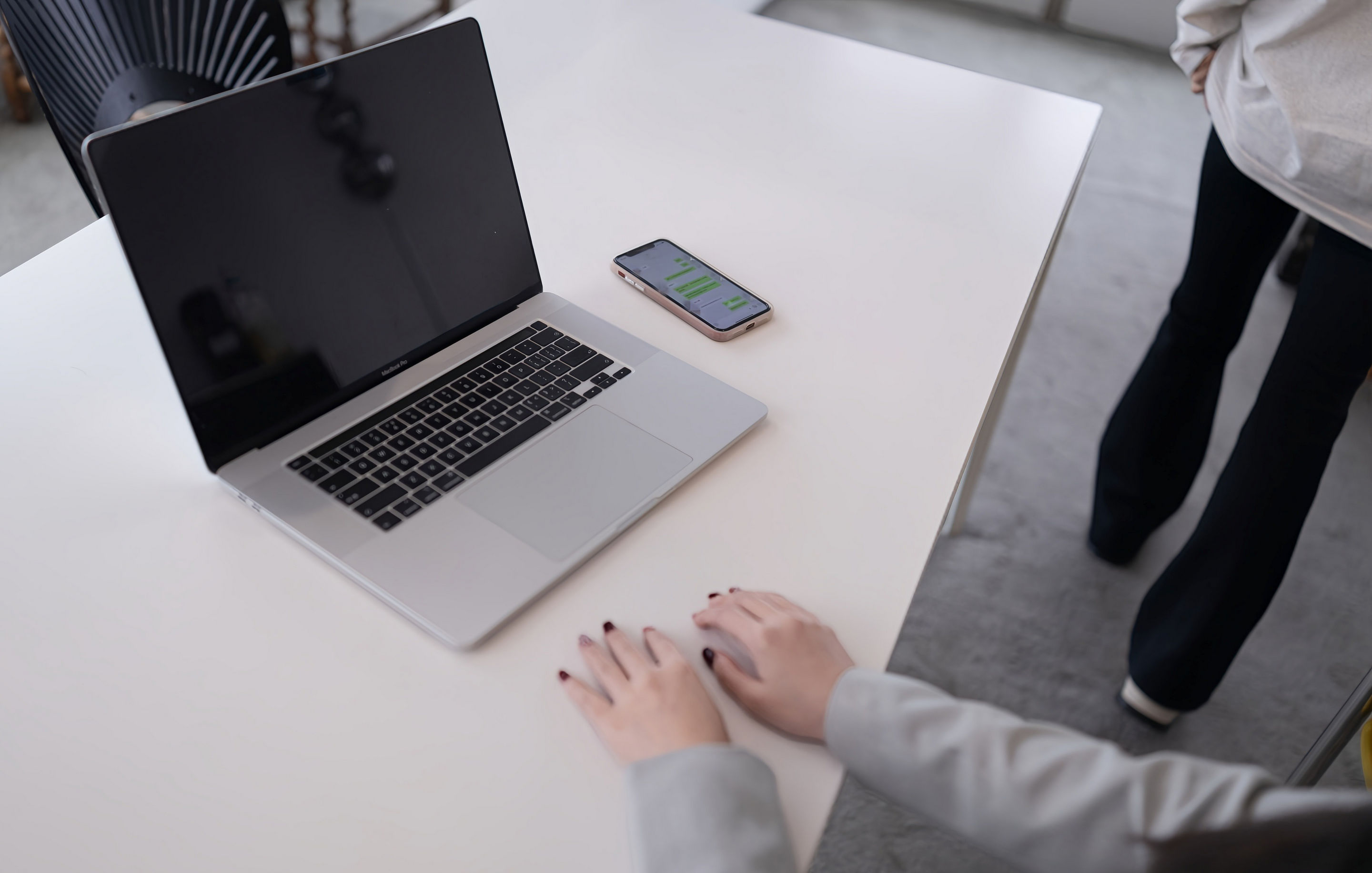 [XiuRen秀人网] 2026.01.28 No.11285 杏子Yada 灰色OL服饰 灰色丝袜 性感写真 [81+1P]