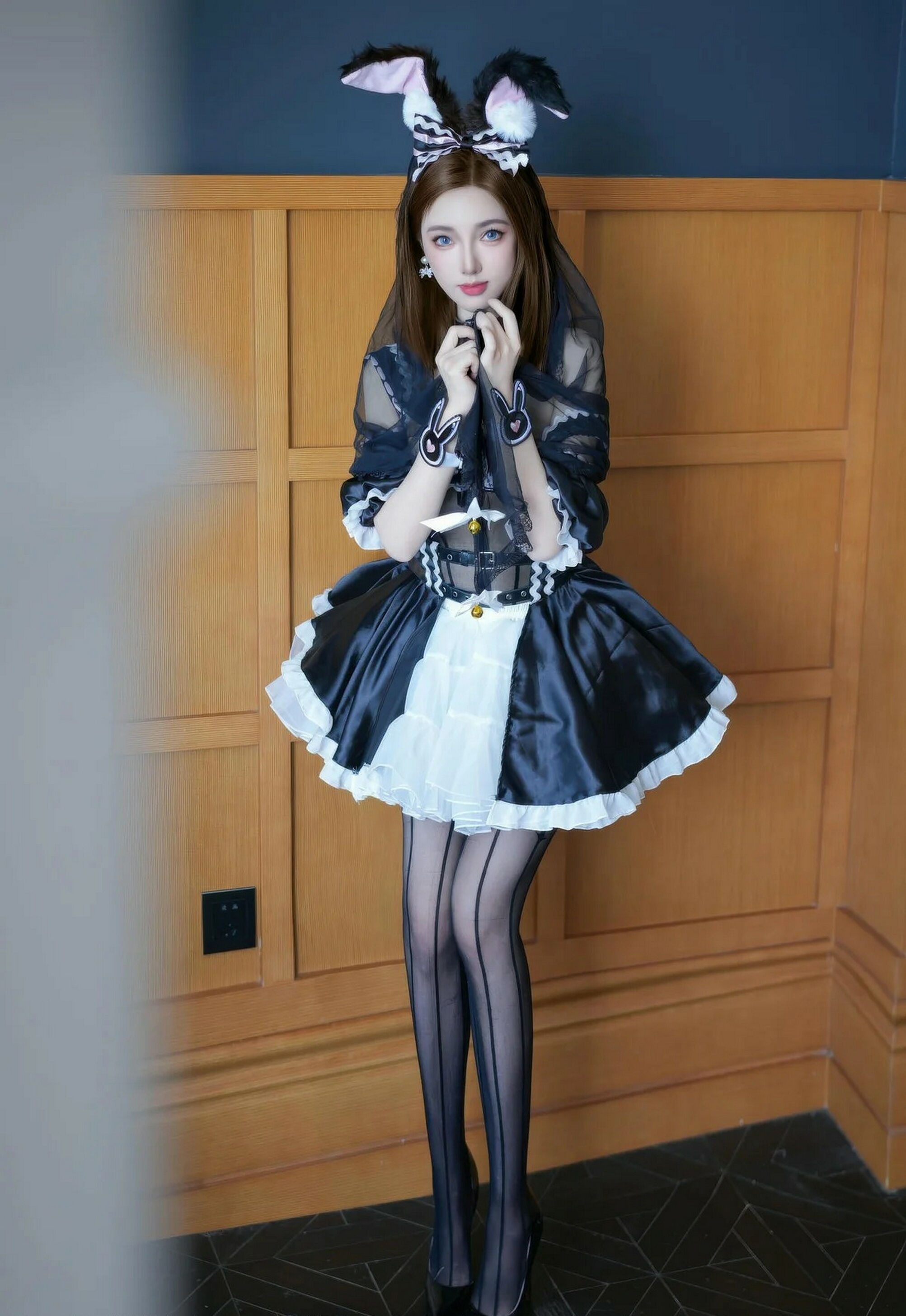 [XiuRen秀人网] 2026.01.29 No.11294 Twins-桃桃 性感黑色连体丝袜 大理心愿旅拍写真 [70+1P]