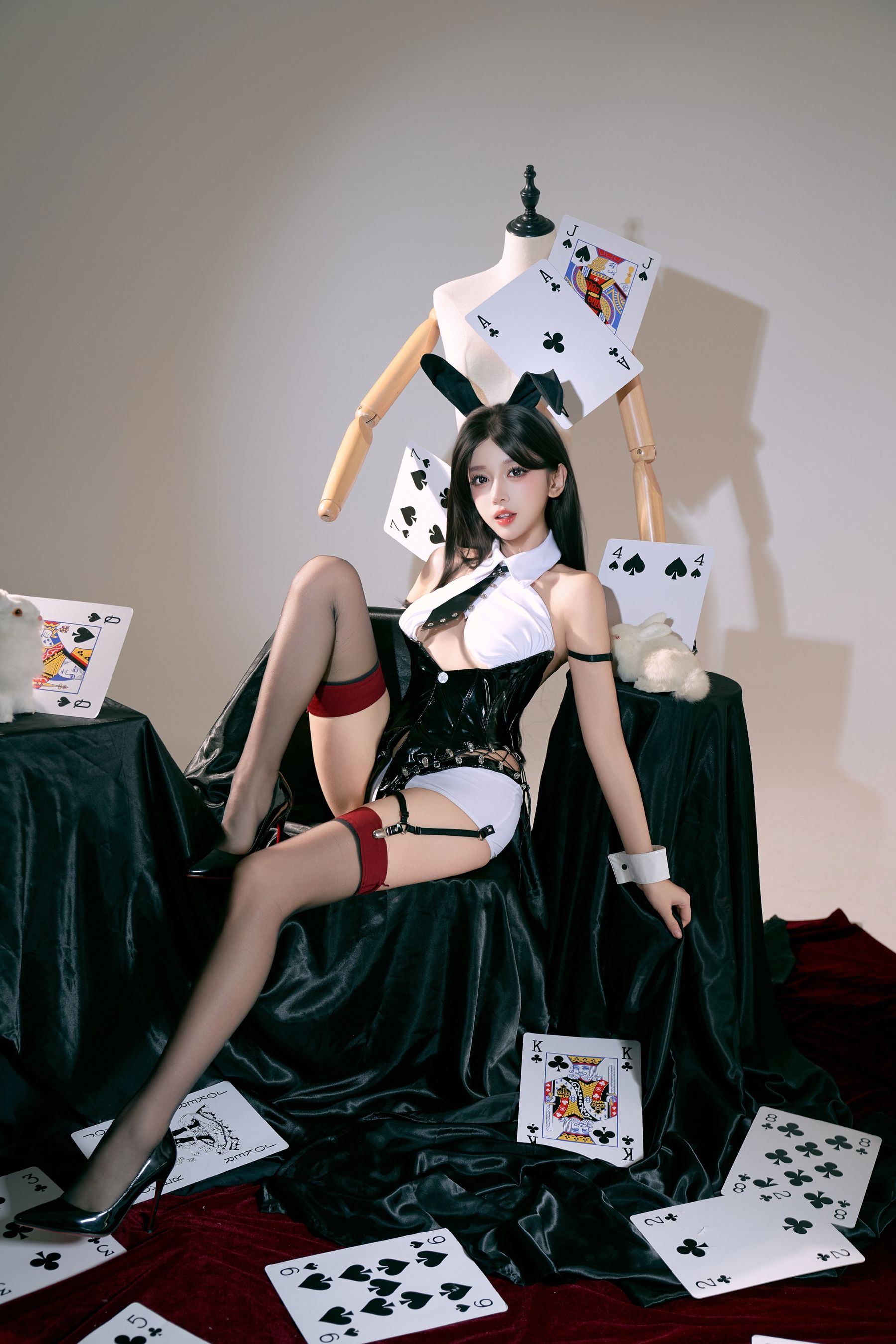 [COSPLAY]过期米线线喵 – 卡牌兔女郎