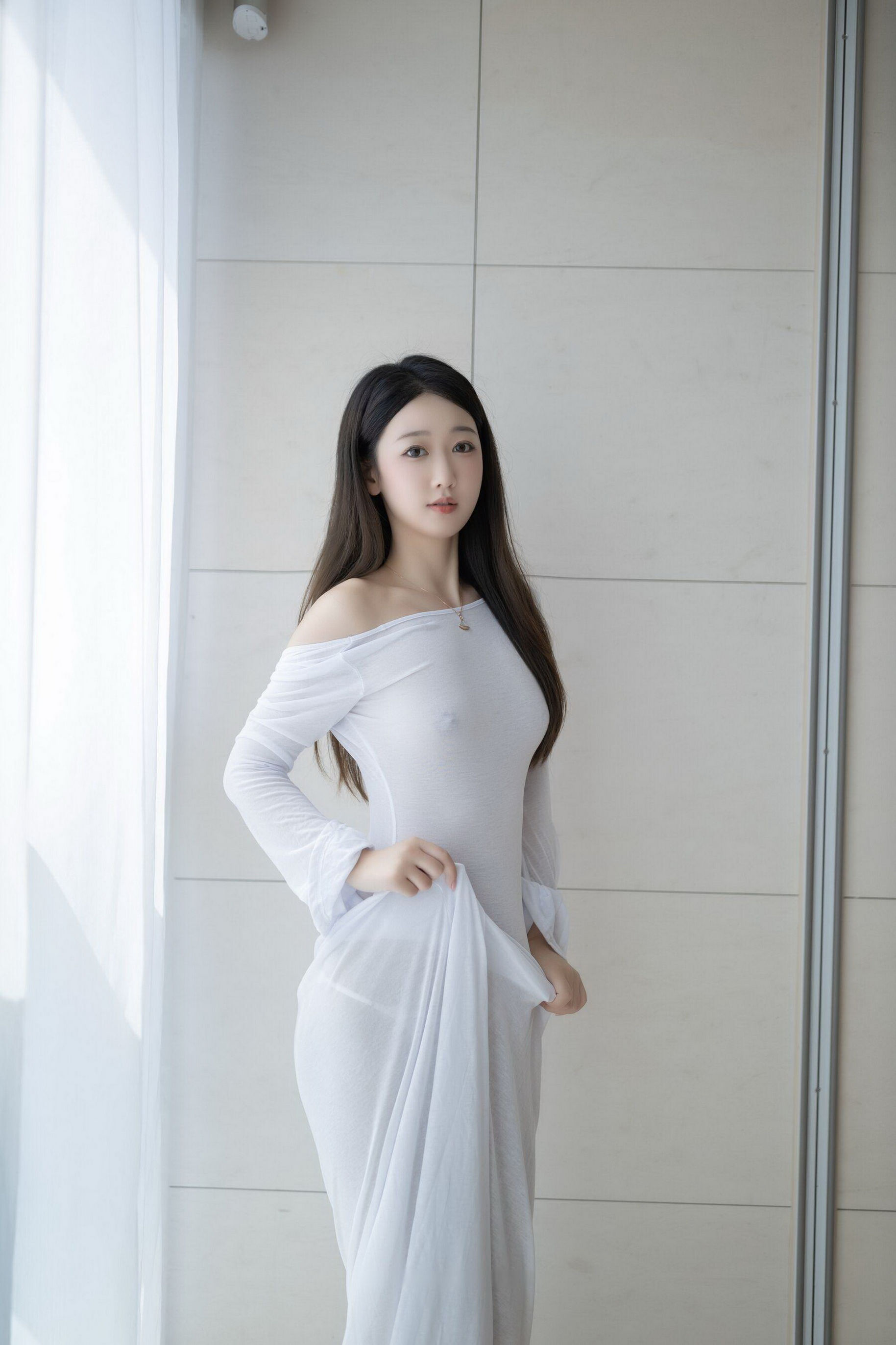 [秀人内购] 唐安琪 诱人私拍福利 肉丝白裙