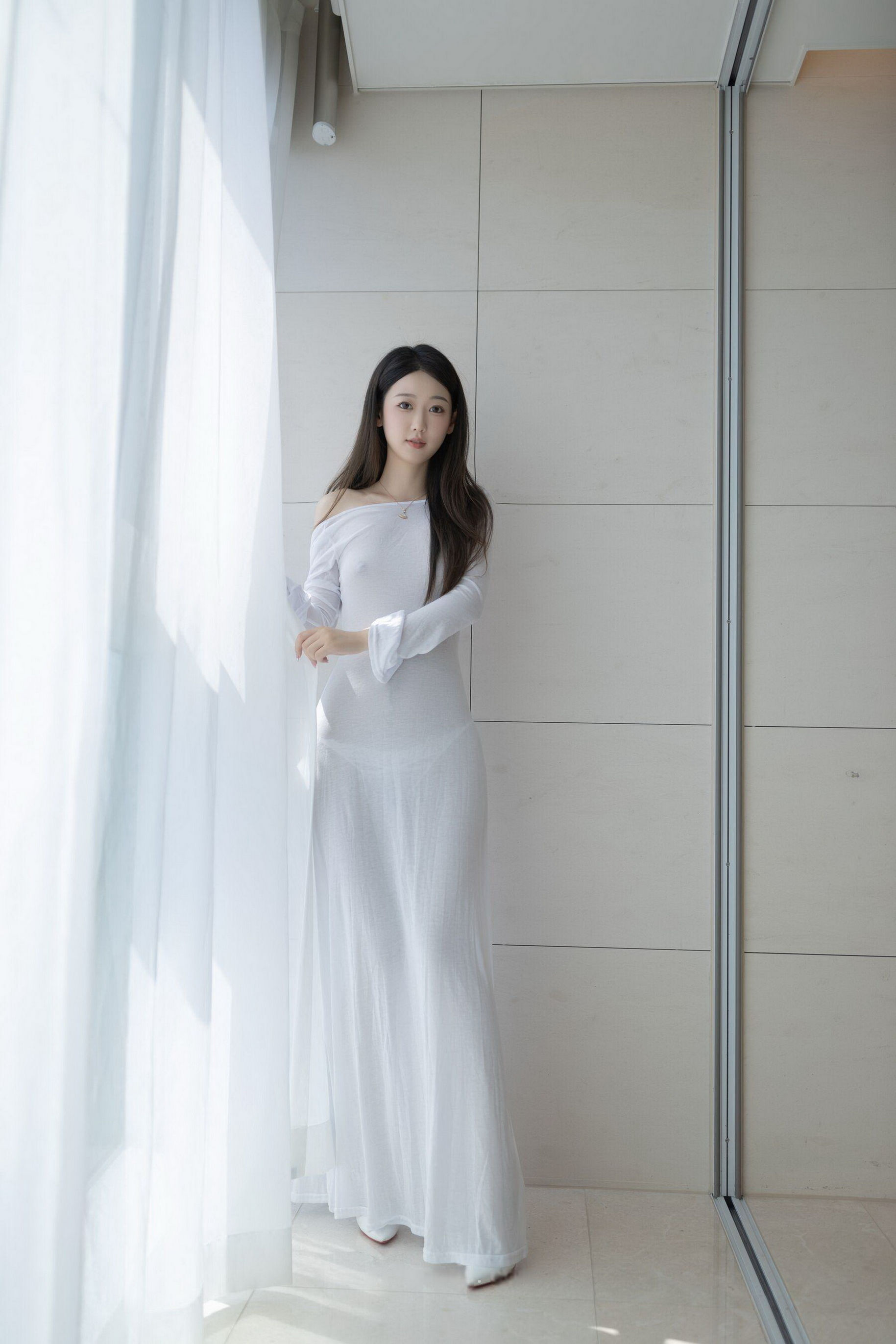 [秀人内购] 唐安琪 诱人私拍福利 肉丝白裙