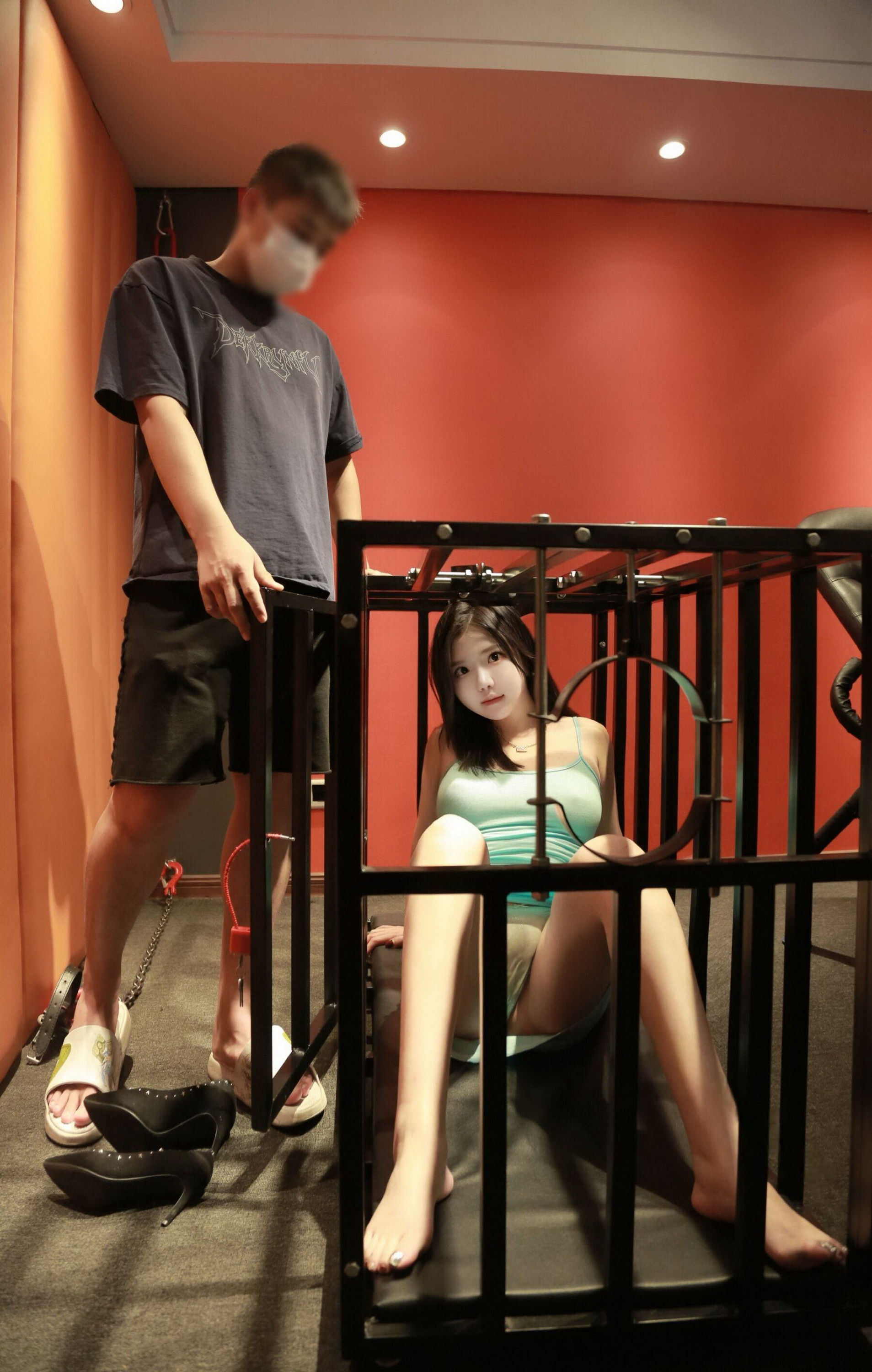 [秀人内购] 小薯条nienie 诱人私拍福利 铁笼SM