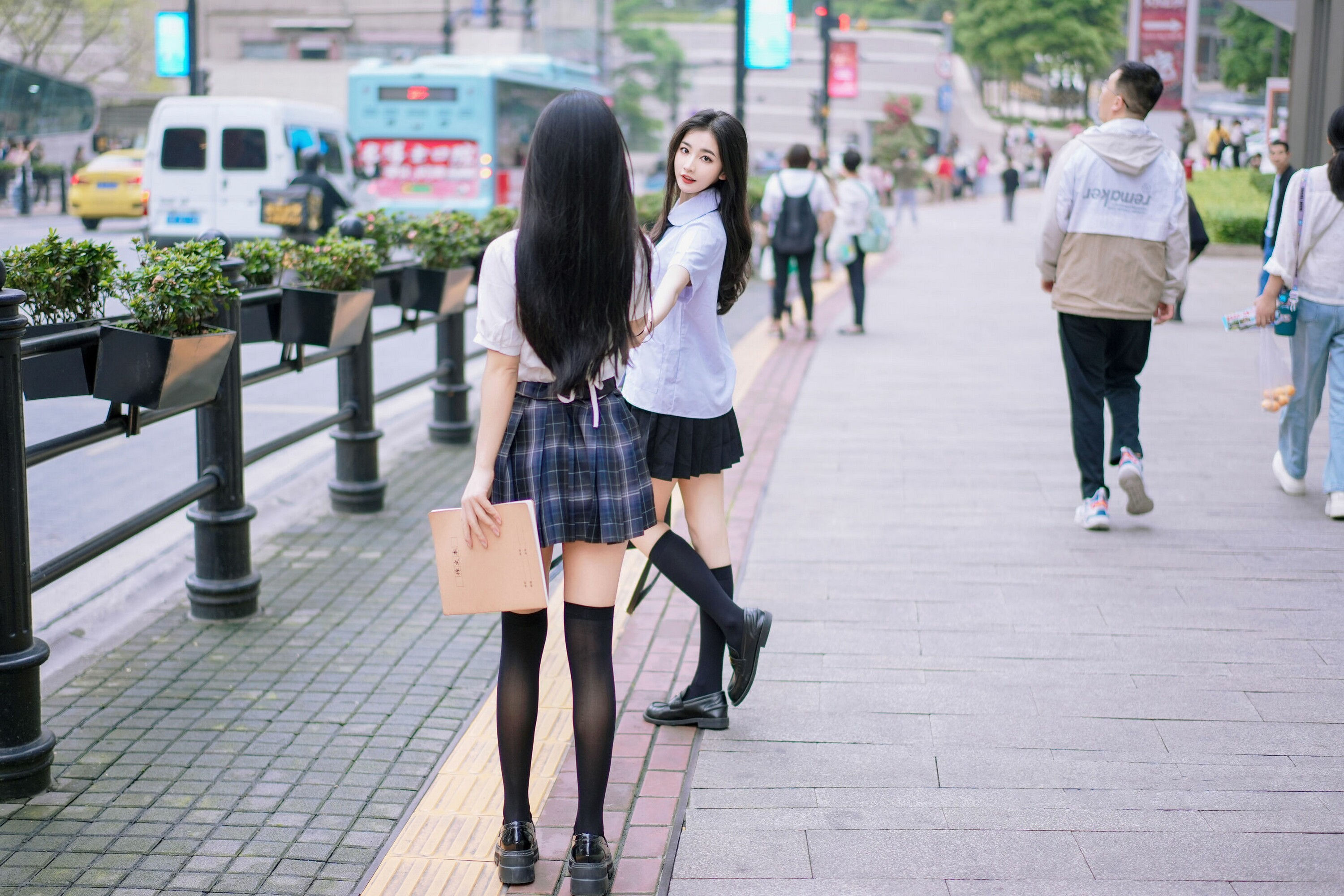 [秀人内购] 鱼尾fish & 谭小灵 诱人私拍福利 双人JK