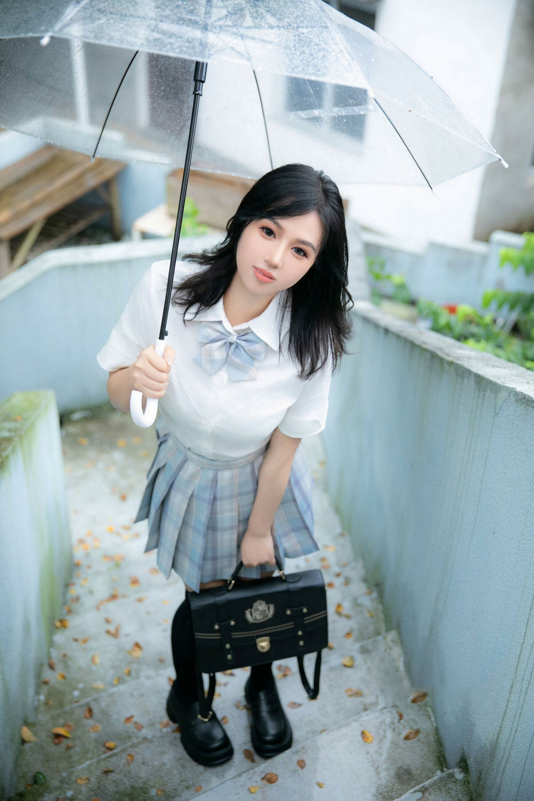 [秀人内购] 金小依 诱人私拍福利 雨中的JK裙