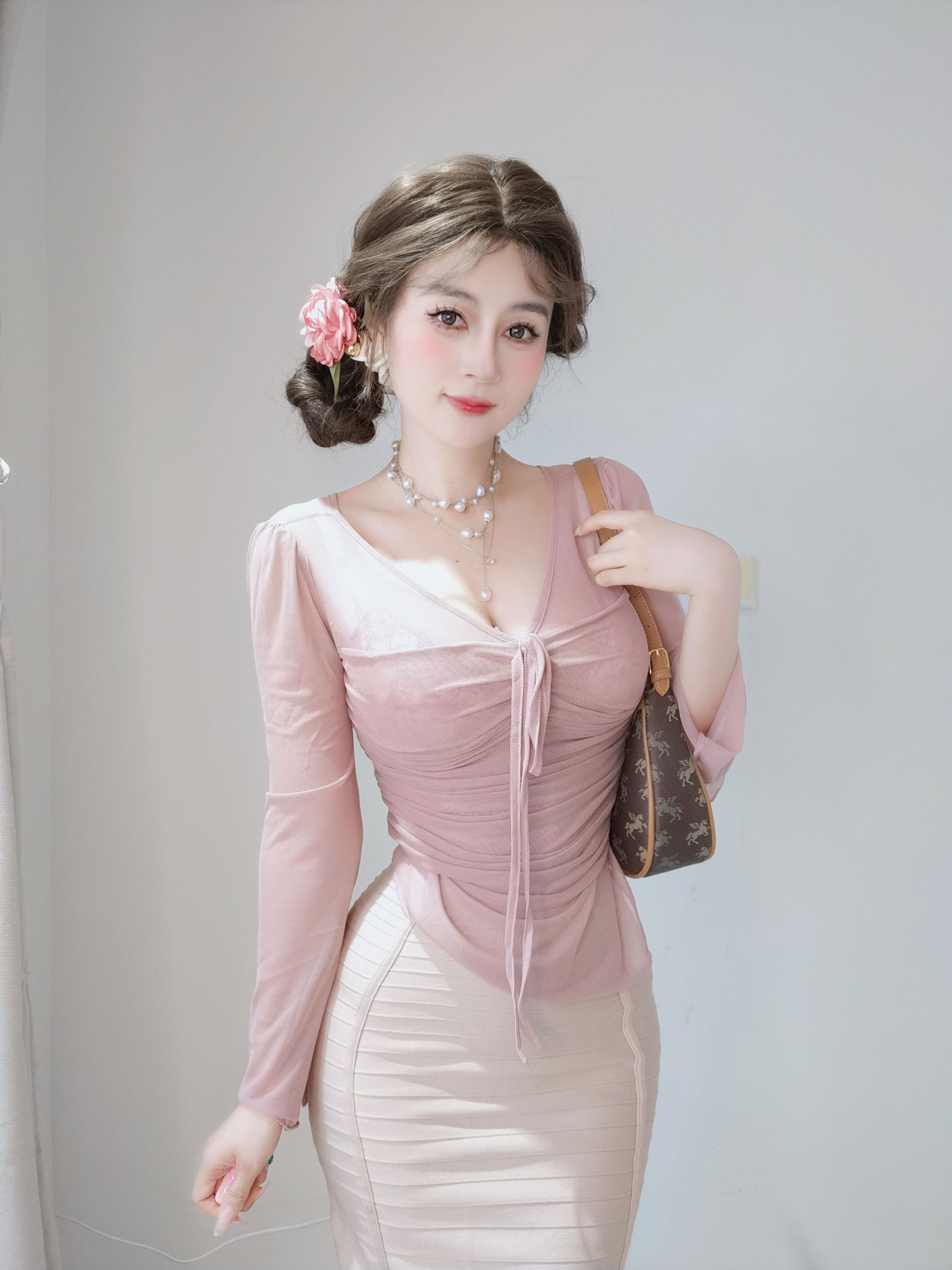 [COSPLAY] Coser小姐姐白银 – 粉色的邻居