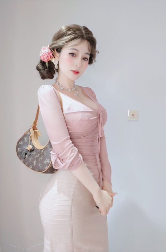 [COSPLAY] Coser小姐姐白银 – 粉色的邻居