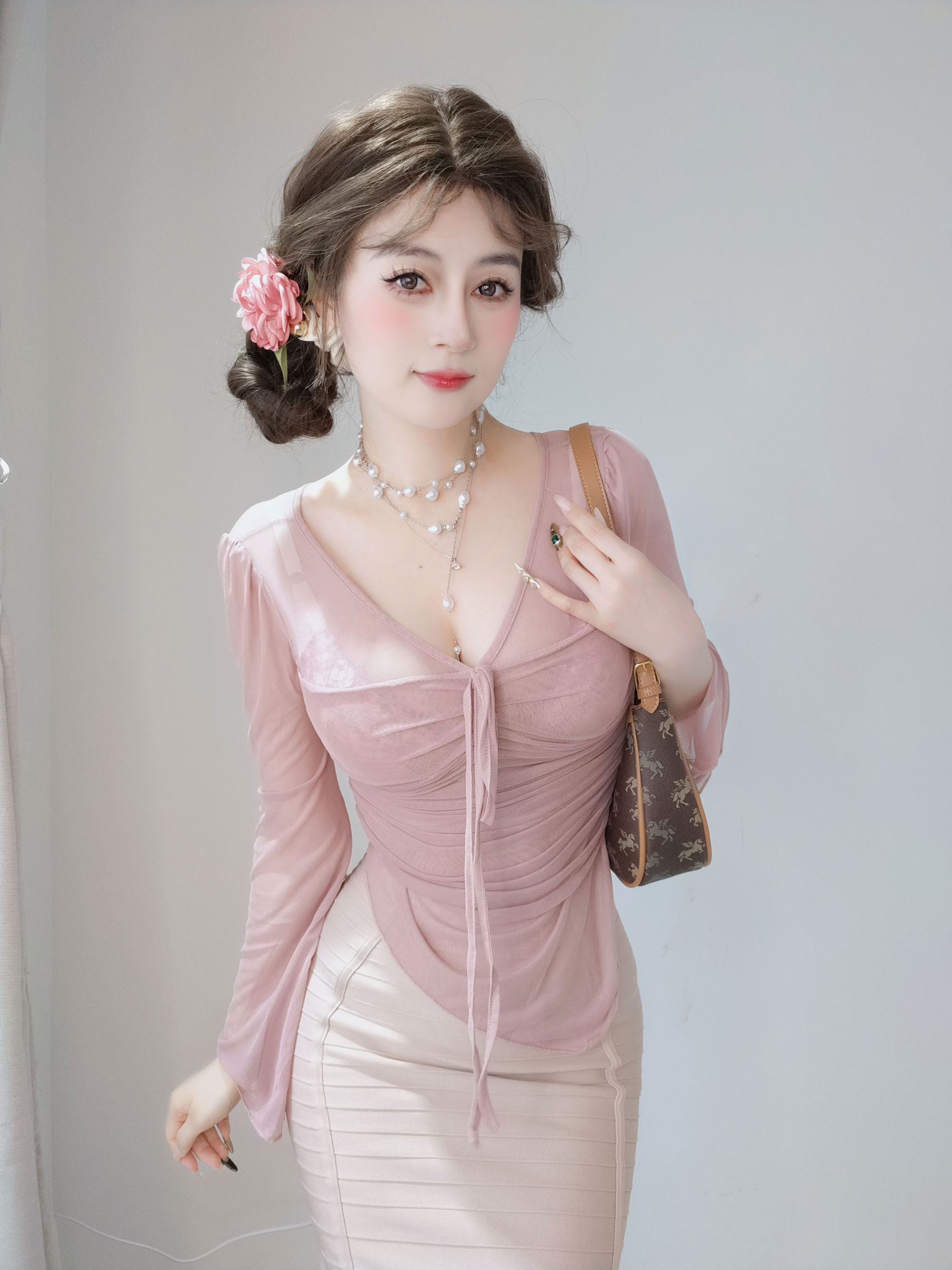 [COSPLAY] Coser小姐姐白银 – 粉色的邻居