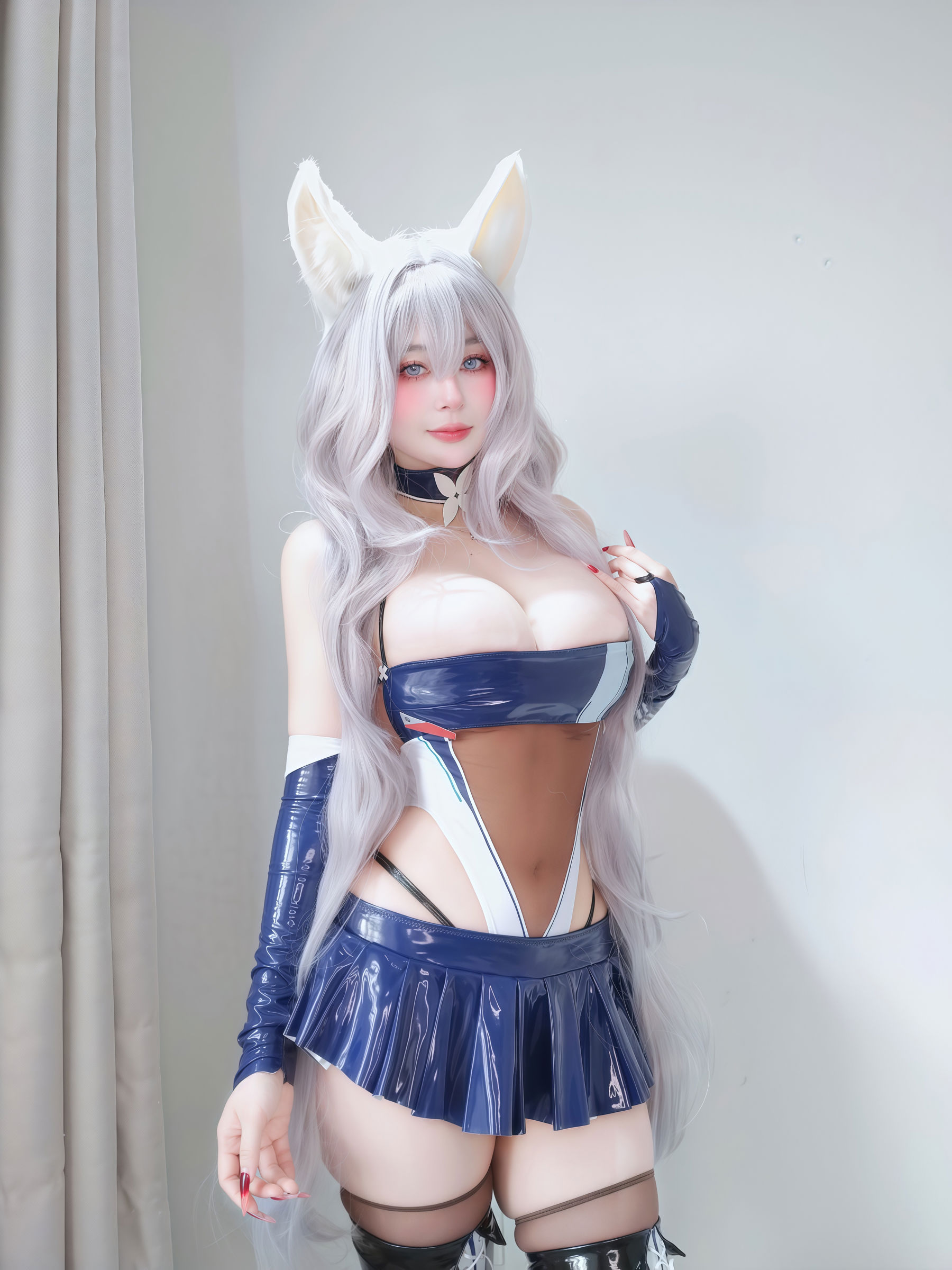 [COSPLAY] Coser小姐姐白银 – 鵗