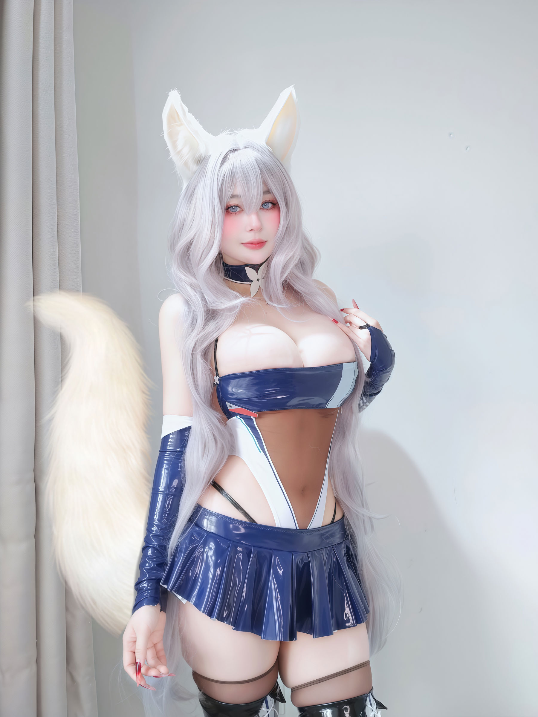 [COSPLAY] Coser小姐姐白银 – 鵗