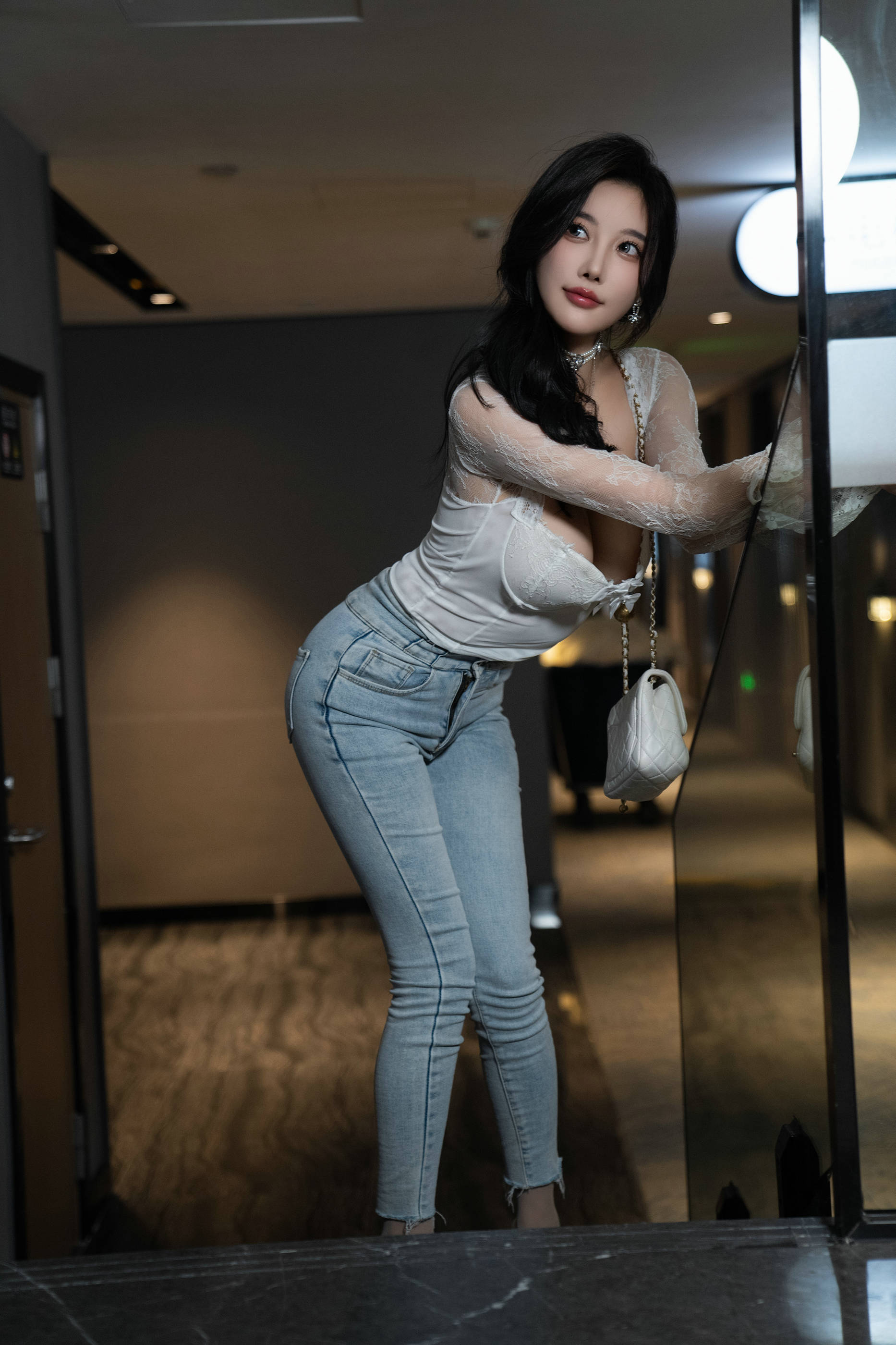 [秀人内购] 杨晨晨 诱人私拍福利 简约牛仔裤