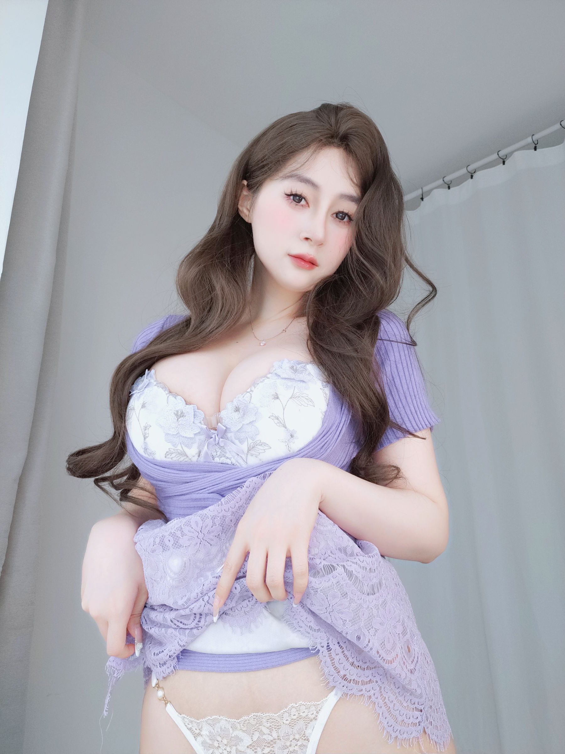 [COSPLAY] Coser小姐姐白银 – 紫色人妻