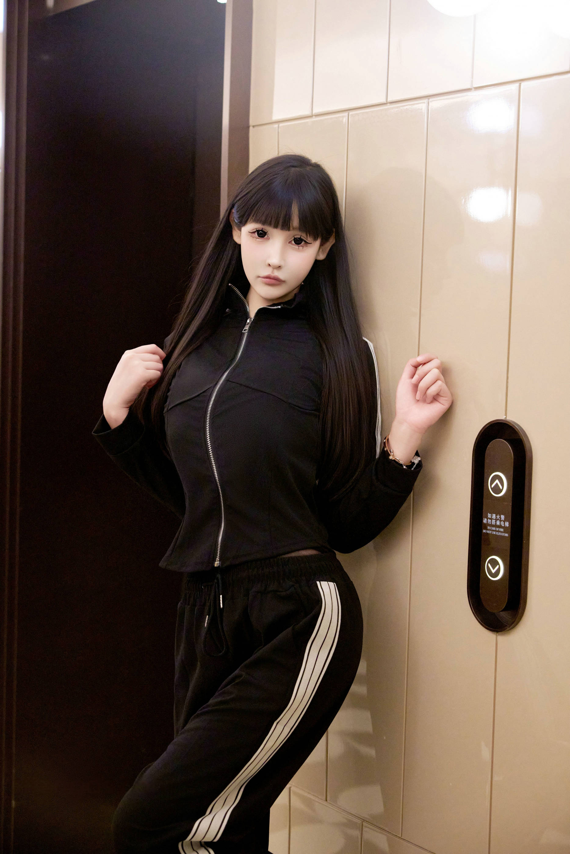 [秀人内购] 智恩baby 诱人私拍福利 黑色性感