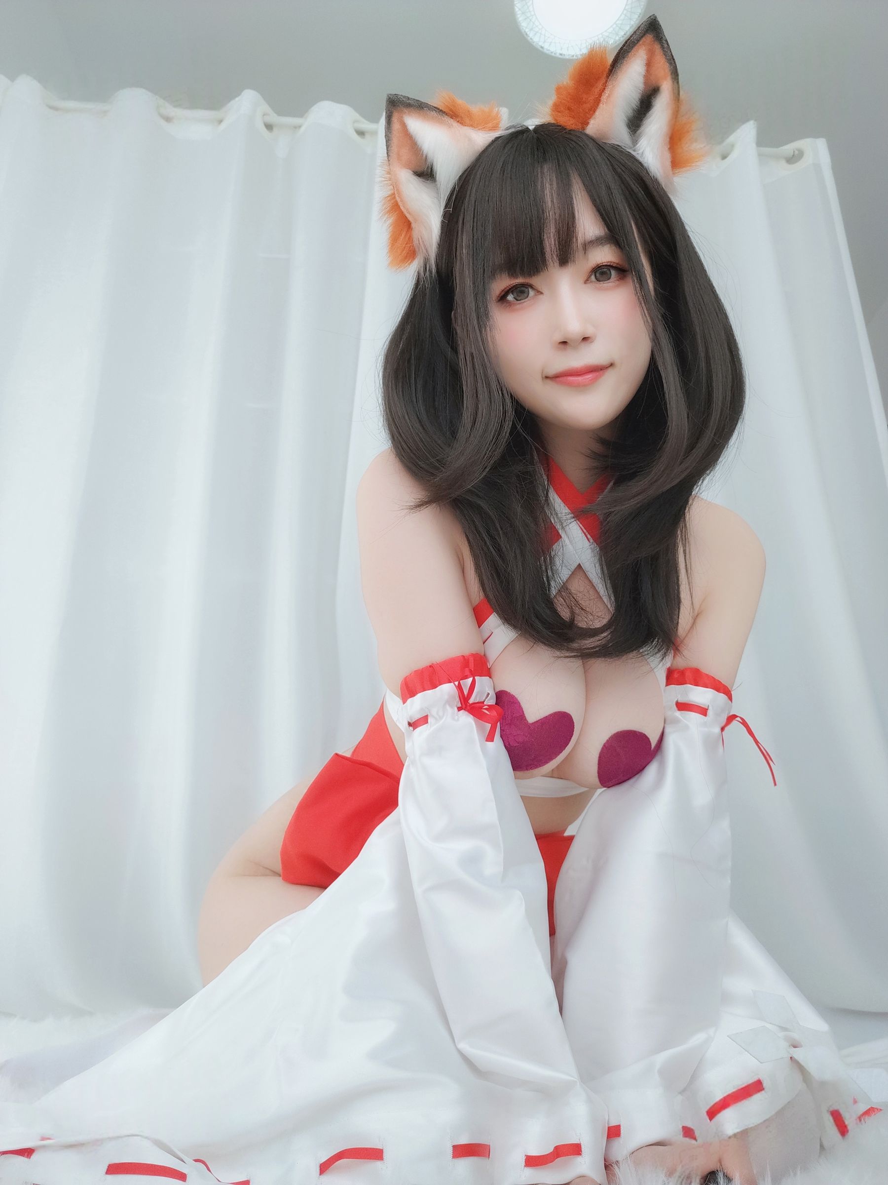 [COSPLAY] Coser小姐姐白银 – 神社小狐狸