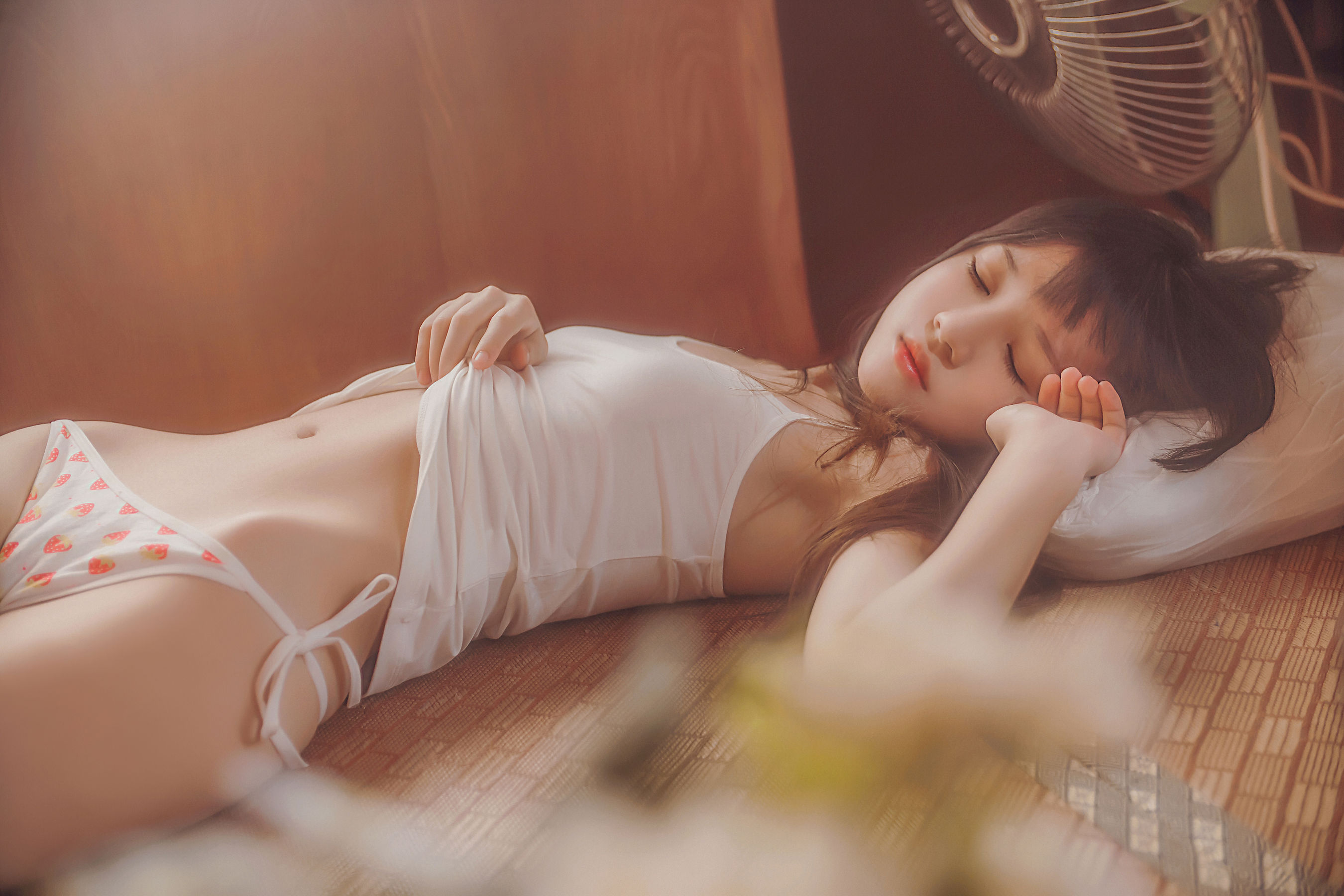 [COSPLAY] 桜桃喵 – 小背心换水手服