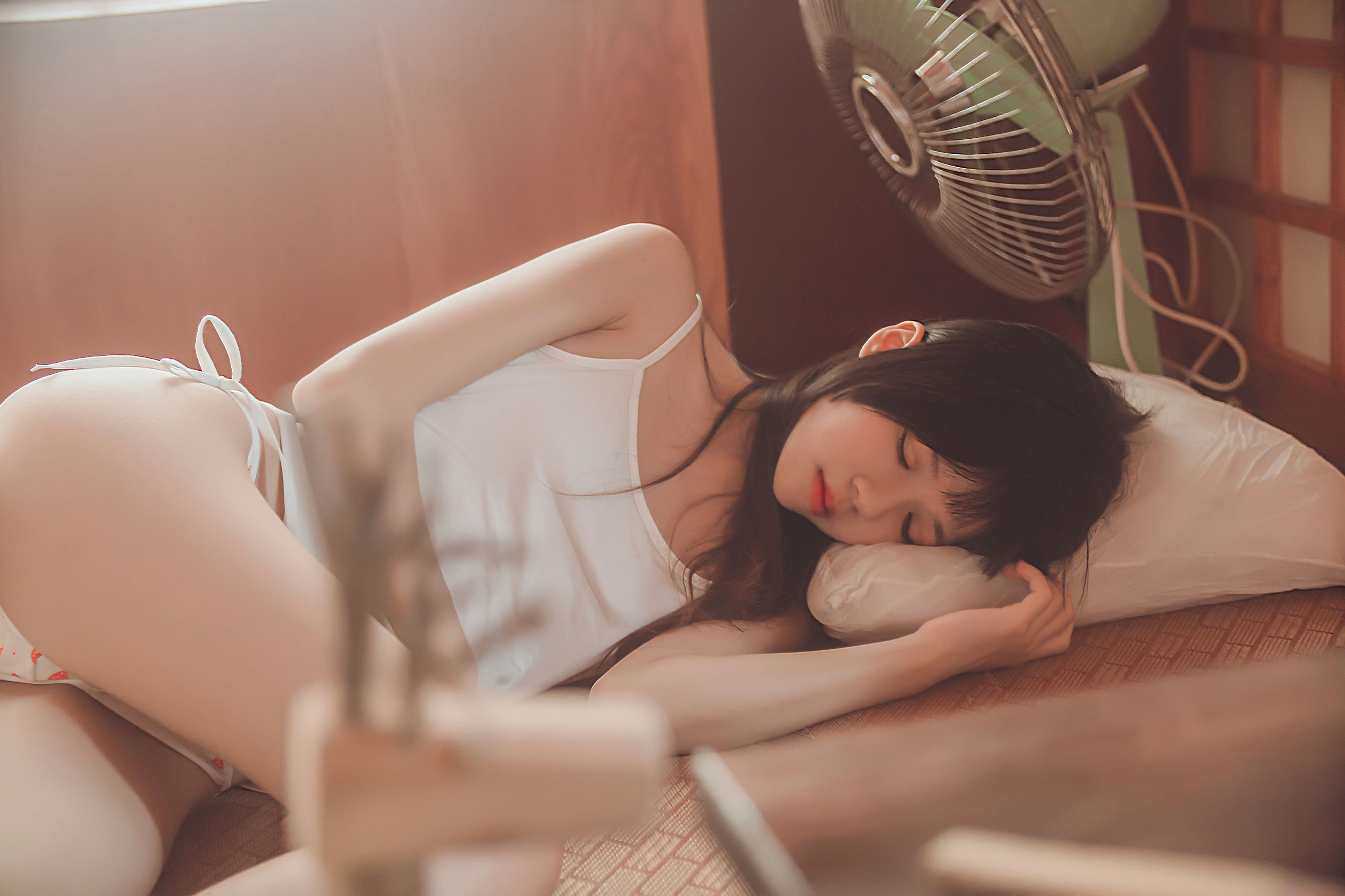 [COSPLAY] 桜桃喵 – 小背心换水手服