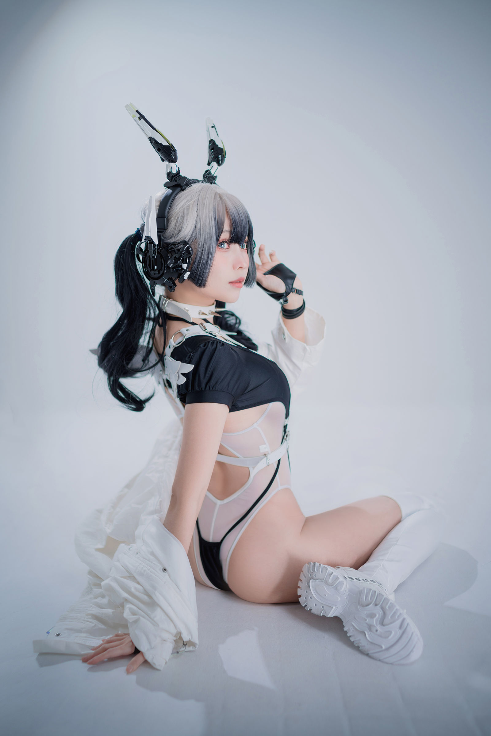 [COSPLAY] Ely_eee(ElyEE子) – Cyber Girl BLANCHE 賽博少女