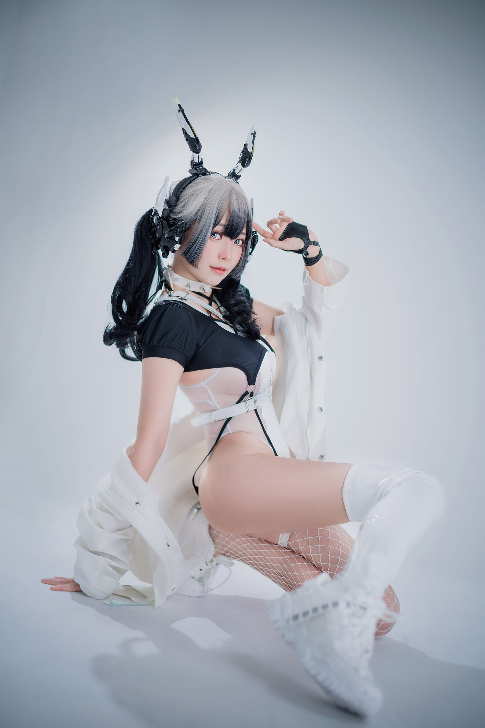 [COSPLAY] Ely_eee(ElyEE子) – Cyber Girl BLANCHE 賽博少女