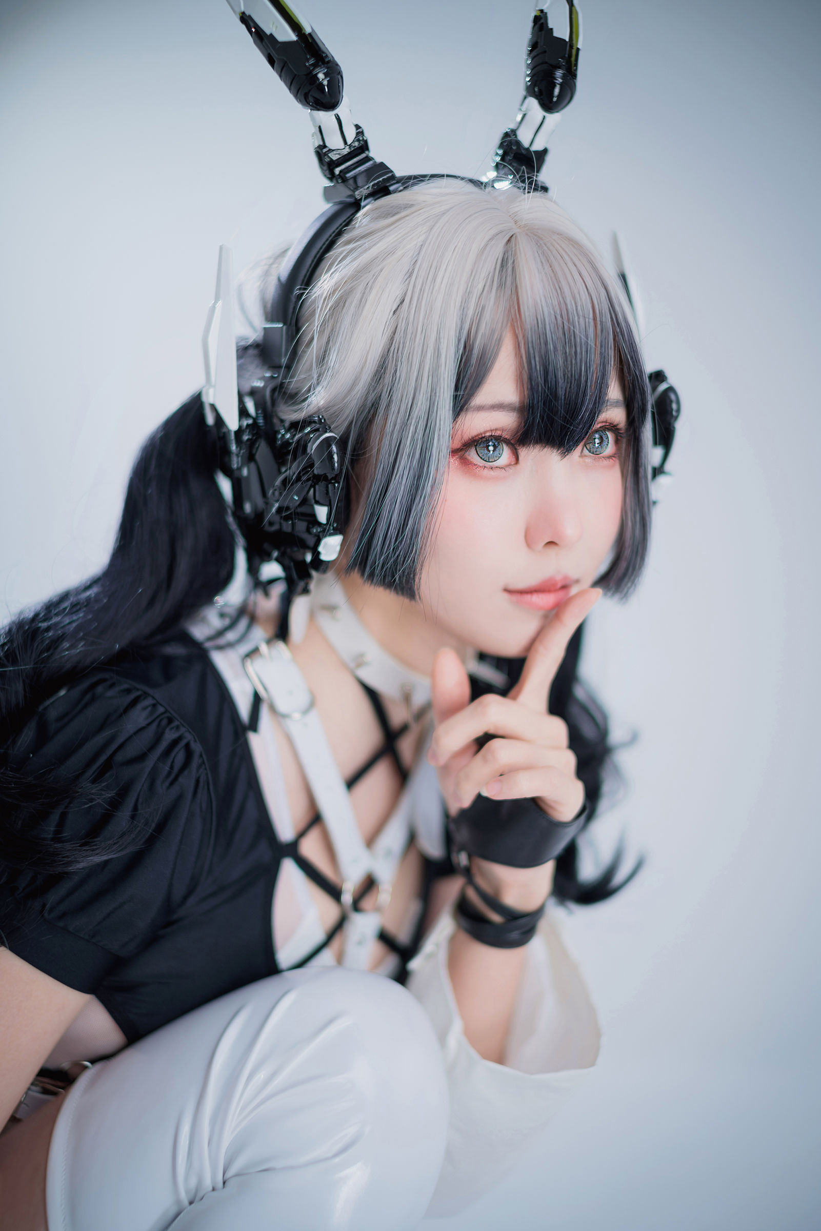 [COSPLAY] Ely_eee(ElyEE子) – Cyber Girl BLANCHE 賽博少女
