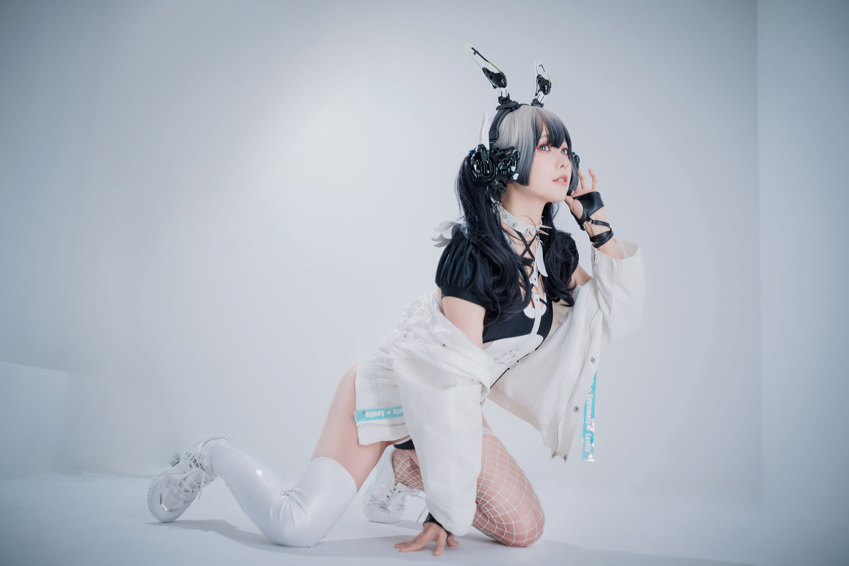 [COSPLAY] Ely_eee(ElyEE子) – Cyber Girl BLANCHE 賽博少女